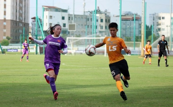 Tuyen nu Viet Nam thua 0-6 truoc U15 nam futsal anh 1