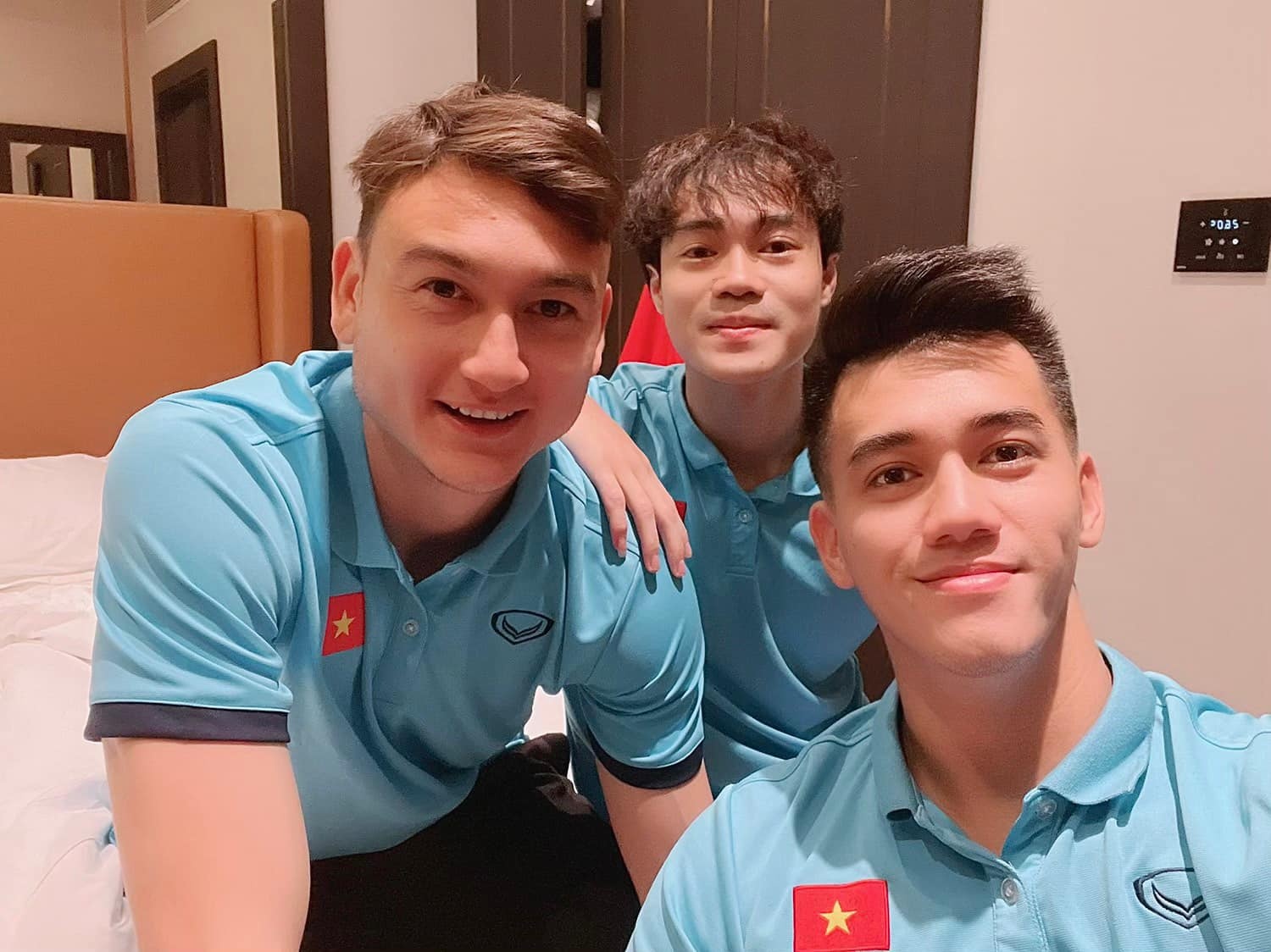 Tuyen thu Viet Nam khong o chung phong khach san anh 1