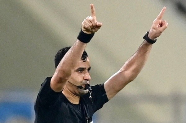 Trong tai Viet Nam tap huan ve pha bong cham tay cua Australia hinh anh