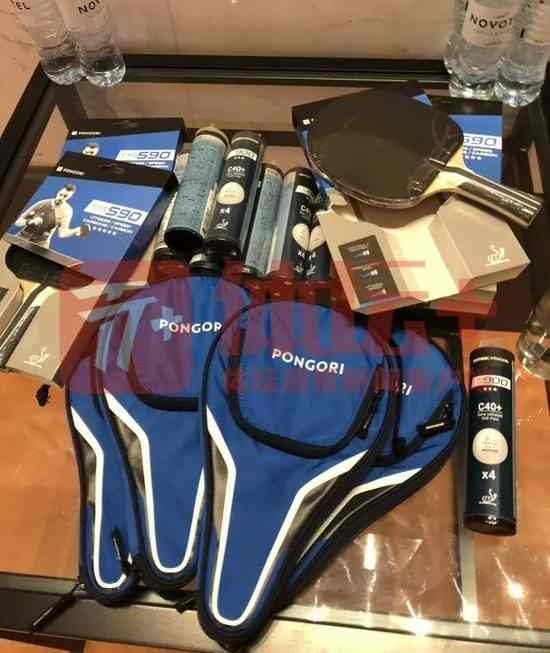 Cau thu Trung Quoc giai tri o UAE anh 1