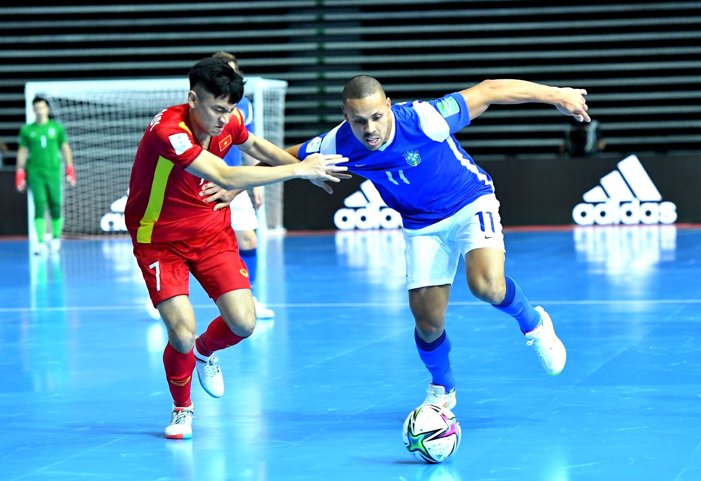 Ty so 1-9 phan anh dung tran dau anh 1