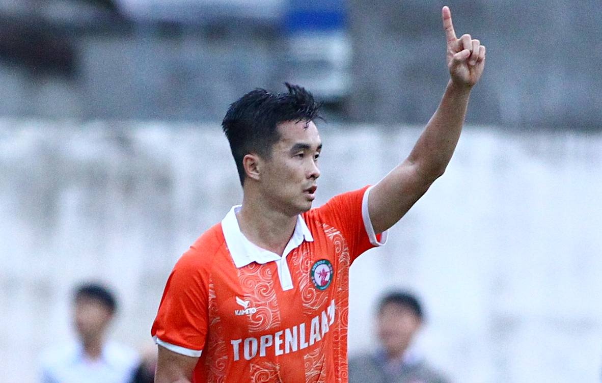 Tuyen Viet Nam tra them 1 tien dao ve CLB hinh anh