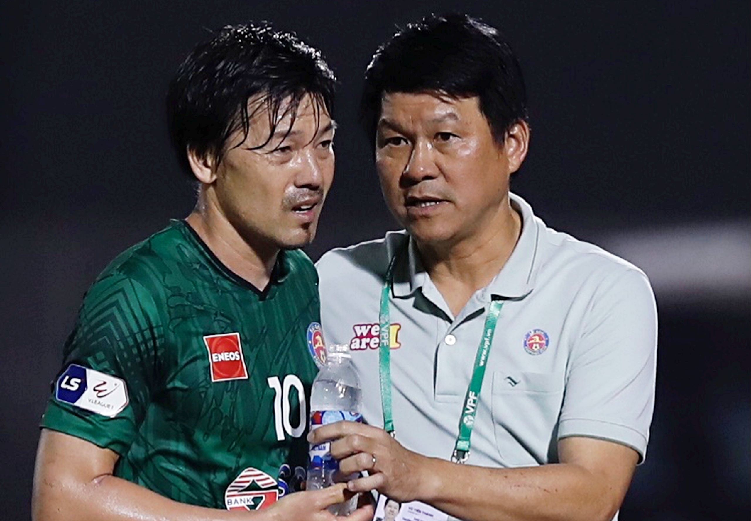 Cuoc phieu luu dai 7 tran cua cuu tuyen thu Nhat Ban o V.League hinh anh