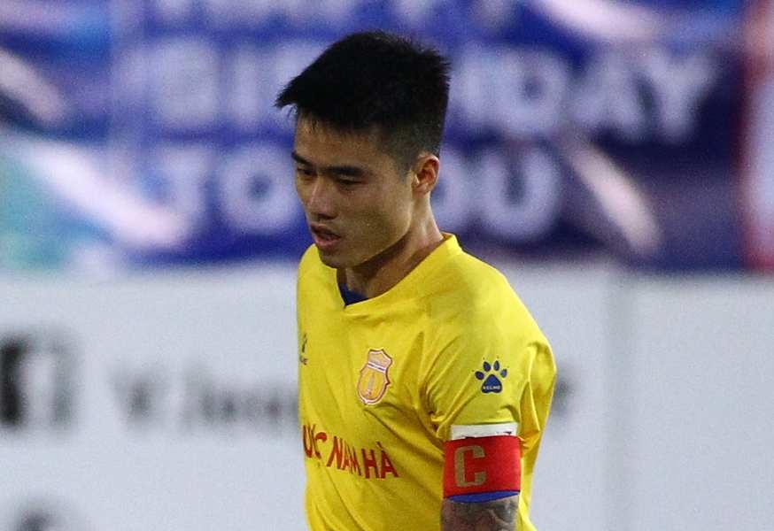 CLB Da Nang ky hop dong voi cuu tuyen thu Viet Nam hinh anh