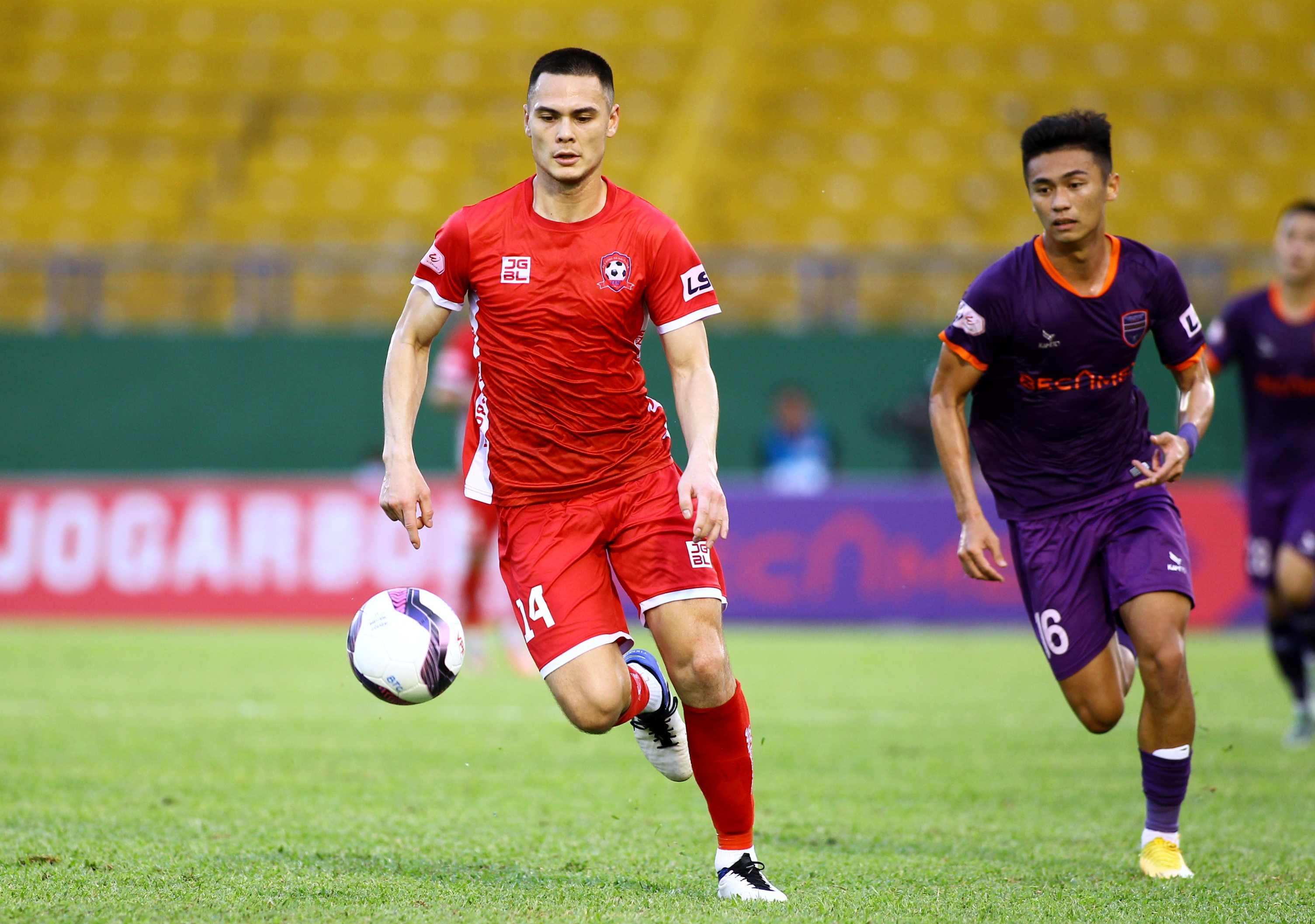 CLB TP.HCM mua hut Que Ngoc Hai anh 1