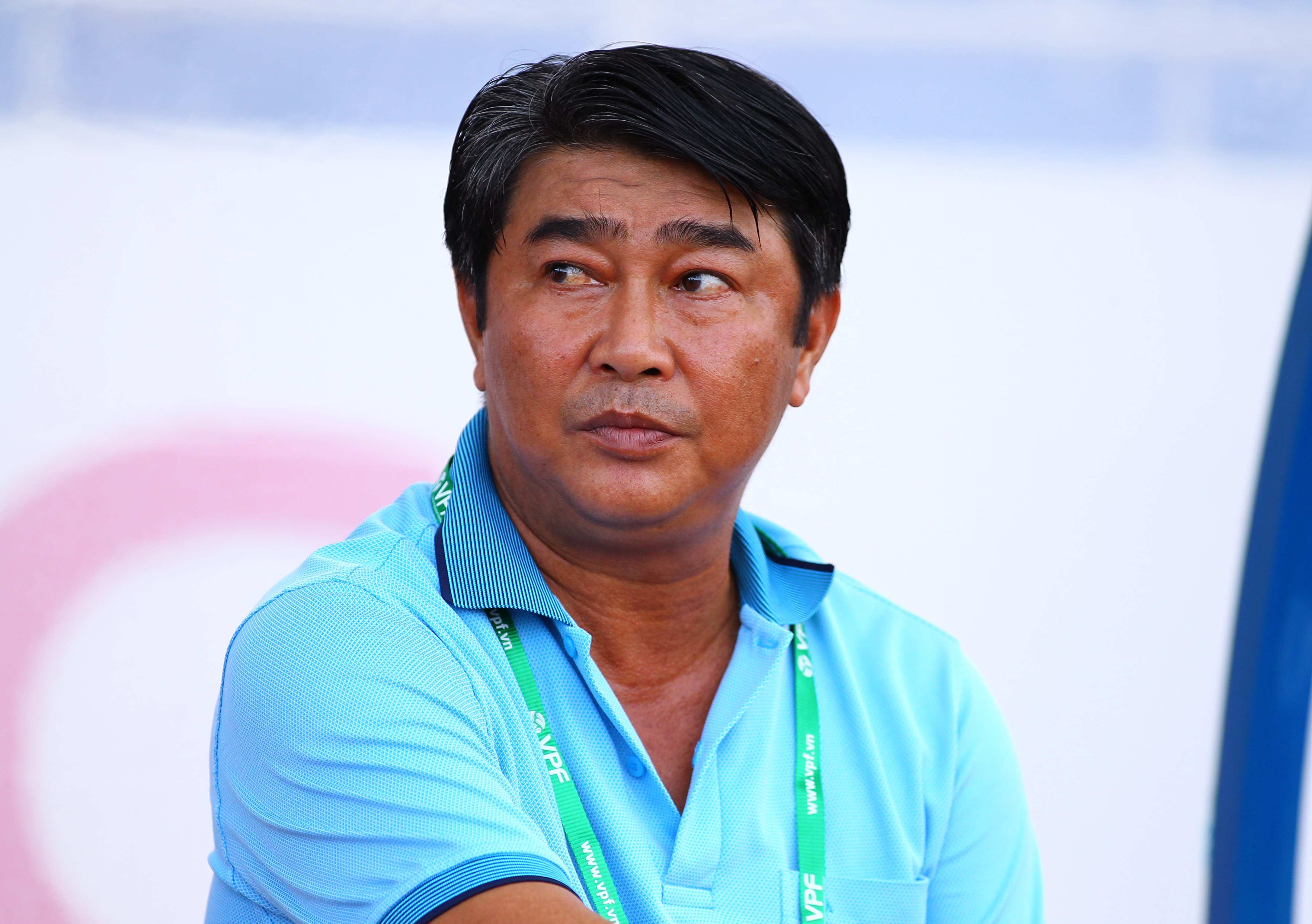 HLV Tran Minh Chien: 'Toi dong y ve CLB TP.HCM' hinh anh