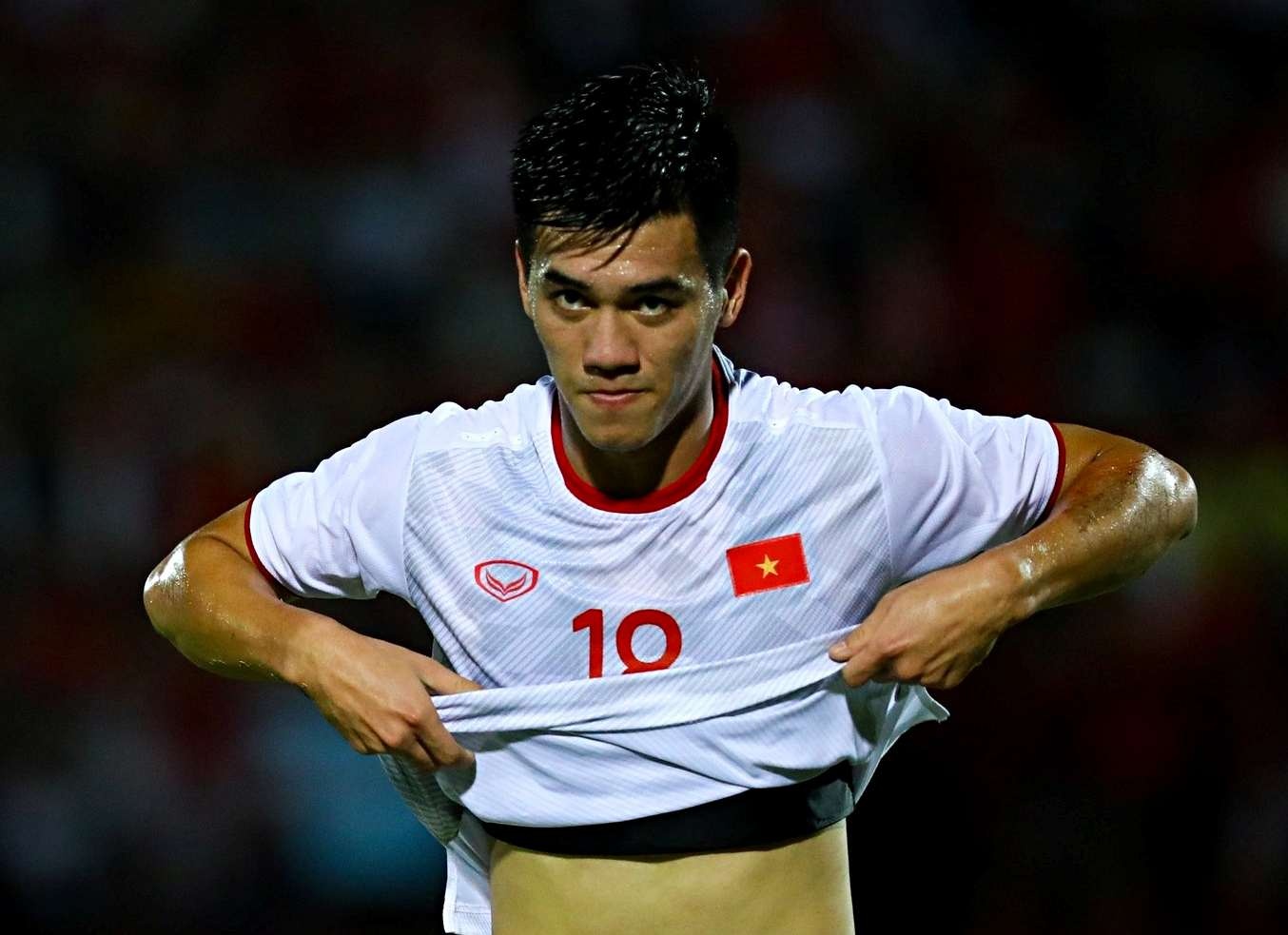 Tien Linh: 'Tuyen Viet Nam chap nhan su nghiet nga' hinh anh