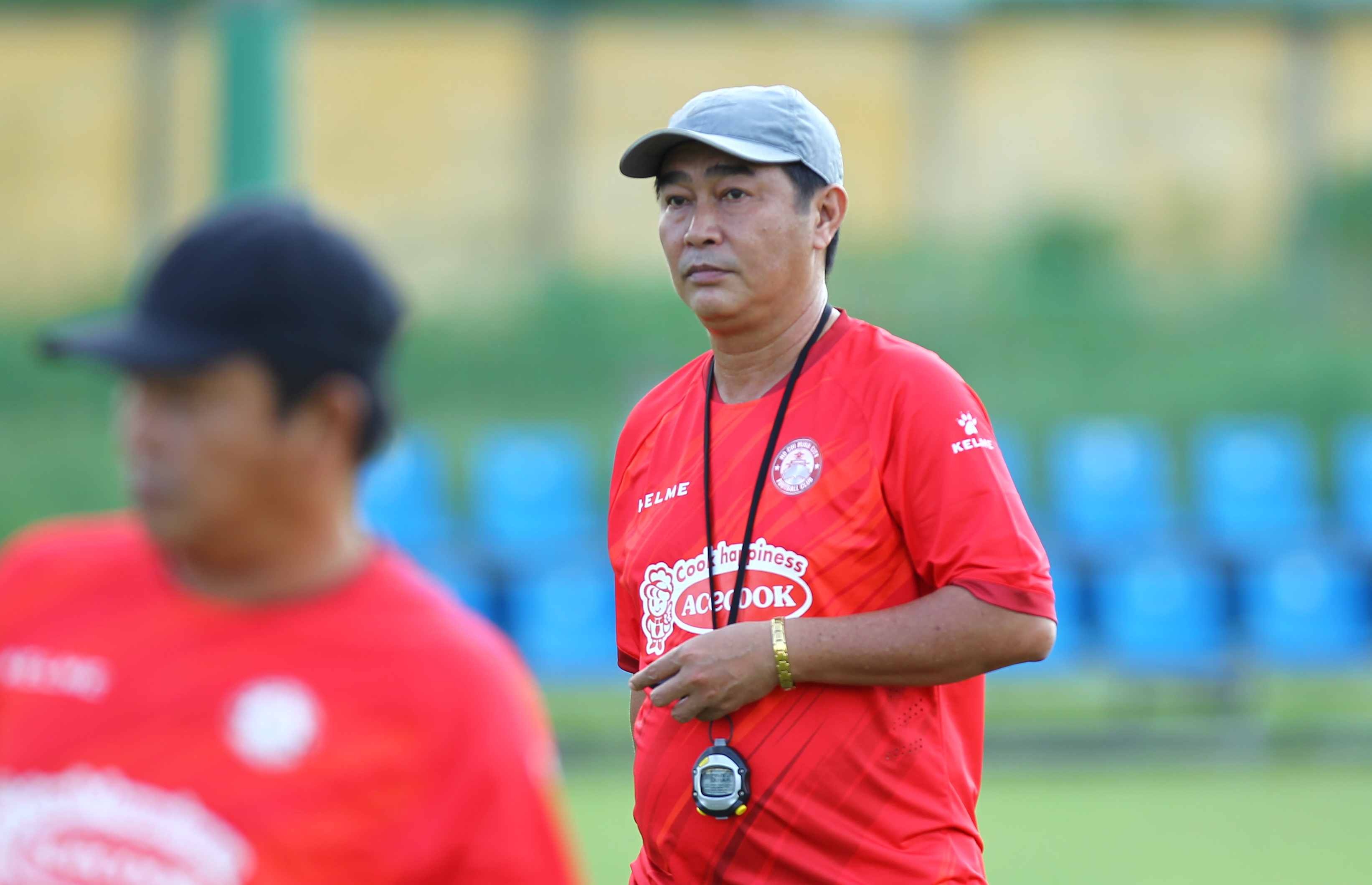 Ly do CLB TP.HCM giu HLV Minh Chien o lai anh 1