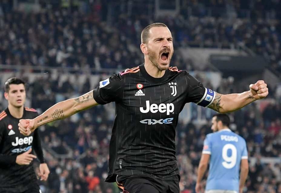 Juventus danh bai Lazio bang 2 qua penalty cua Bonucci hinh anh