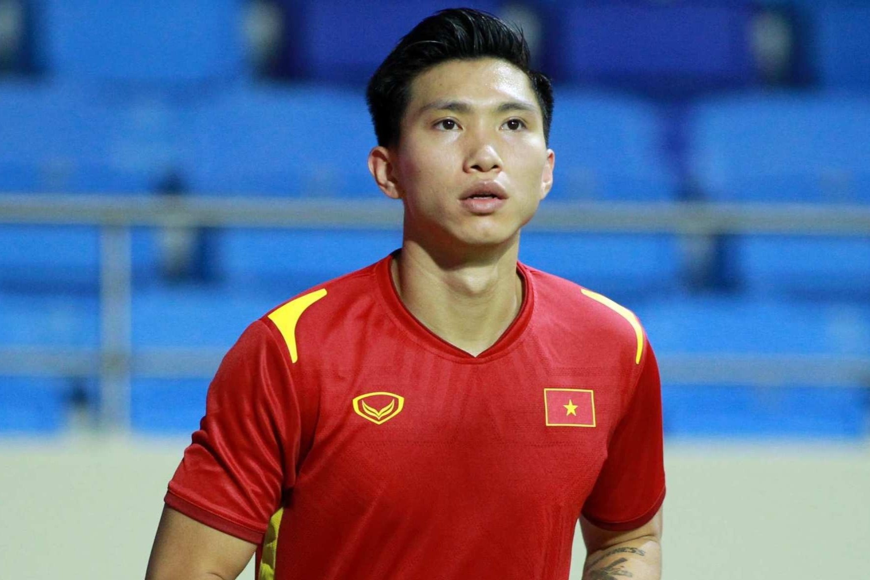 Qua bong vang Viet Nam 2021 bo 3 danh hieu hinh anh