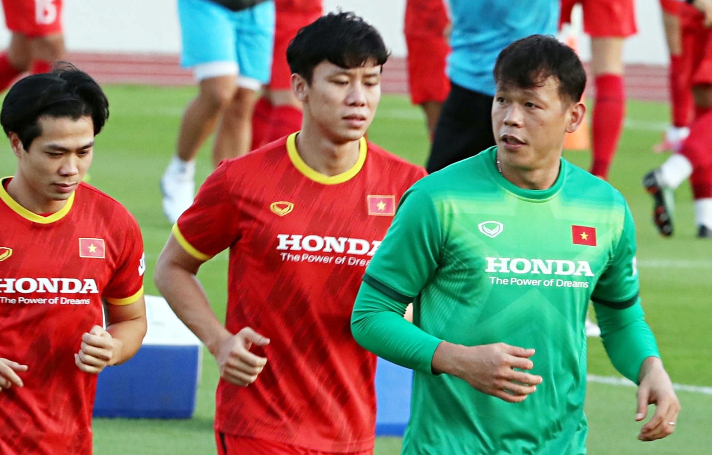 Tuyen Viet Nam duoc tap san rieng o Singapore hinh anh