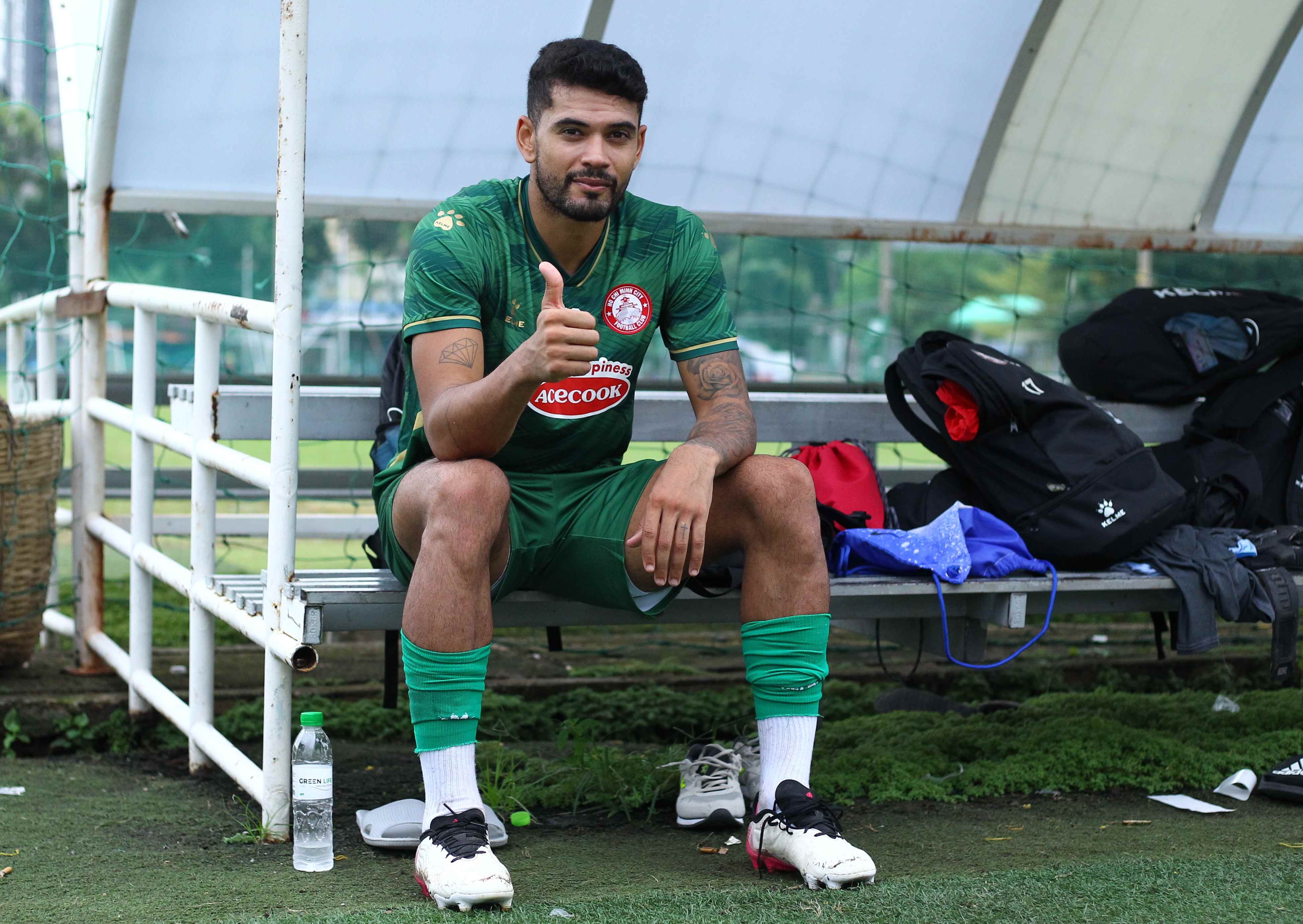 ngoai binh clb tp.hcm ra mat sau 6 thang anh 6