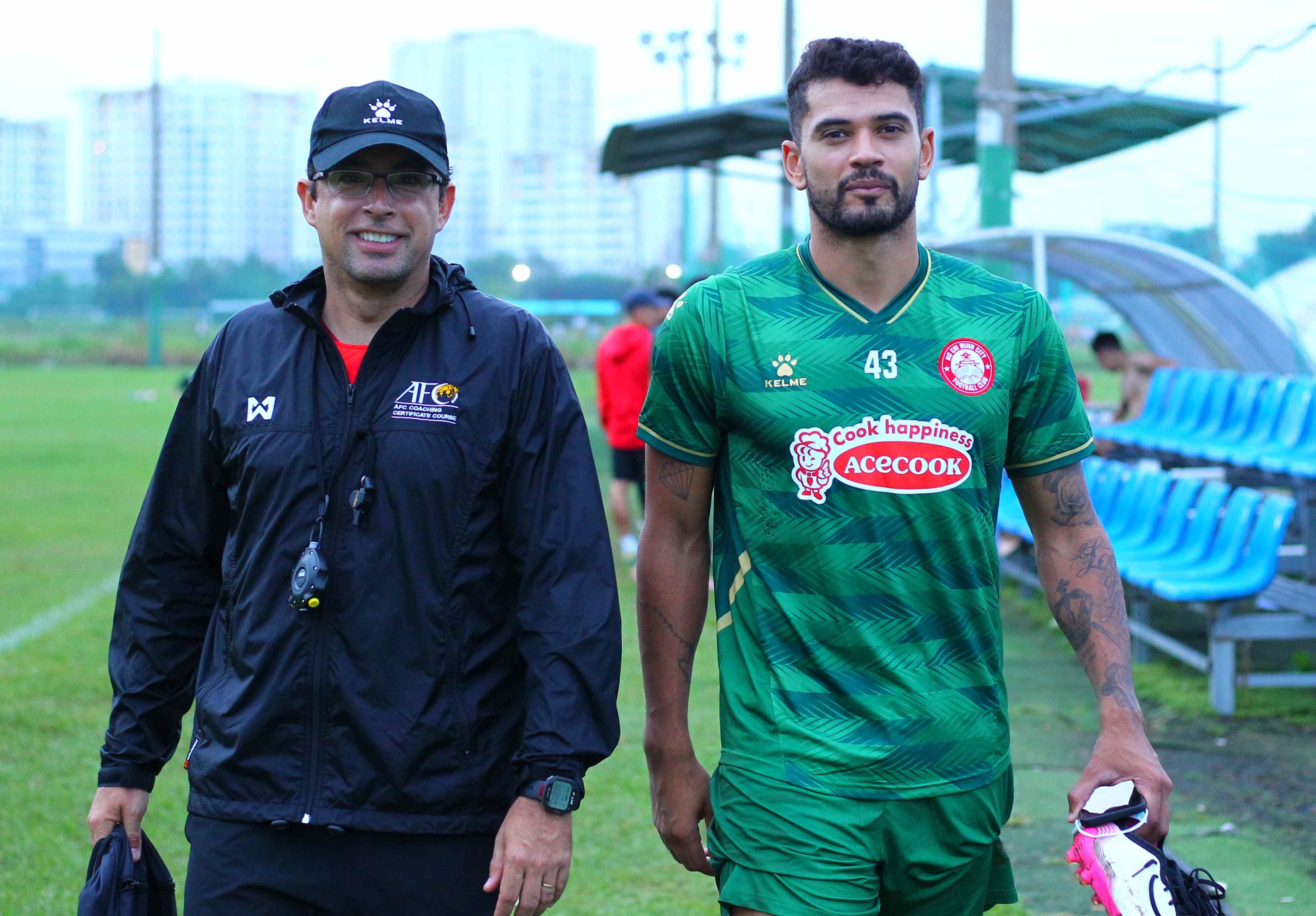 ngoai binh clb tp.hcm ra mat sau 6 thang anh 1