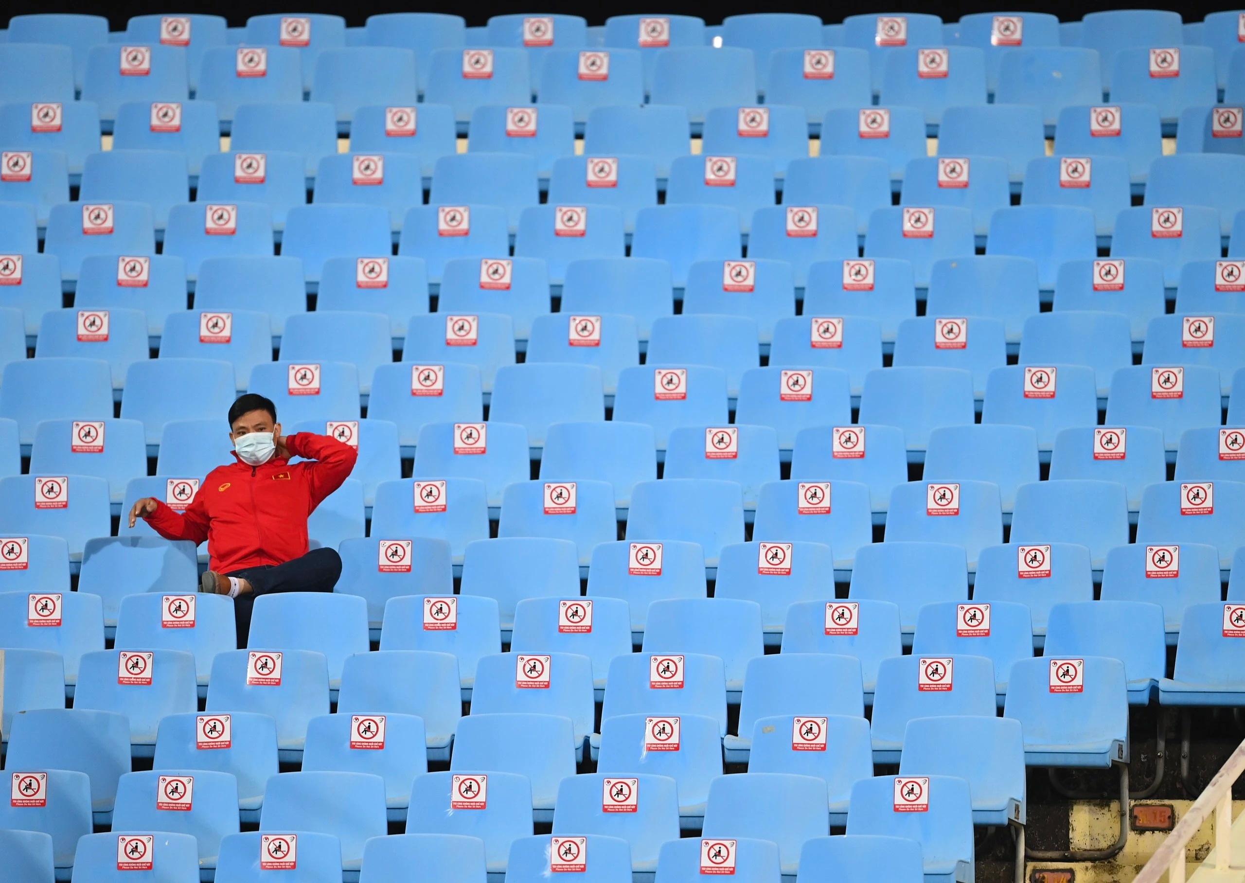 tuyen viet nam gap trung quoc don 20 nghin khan gia anh 1