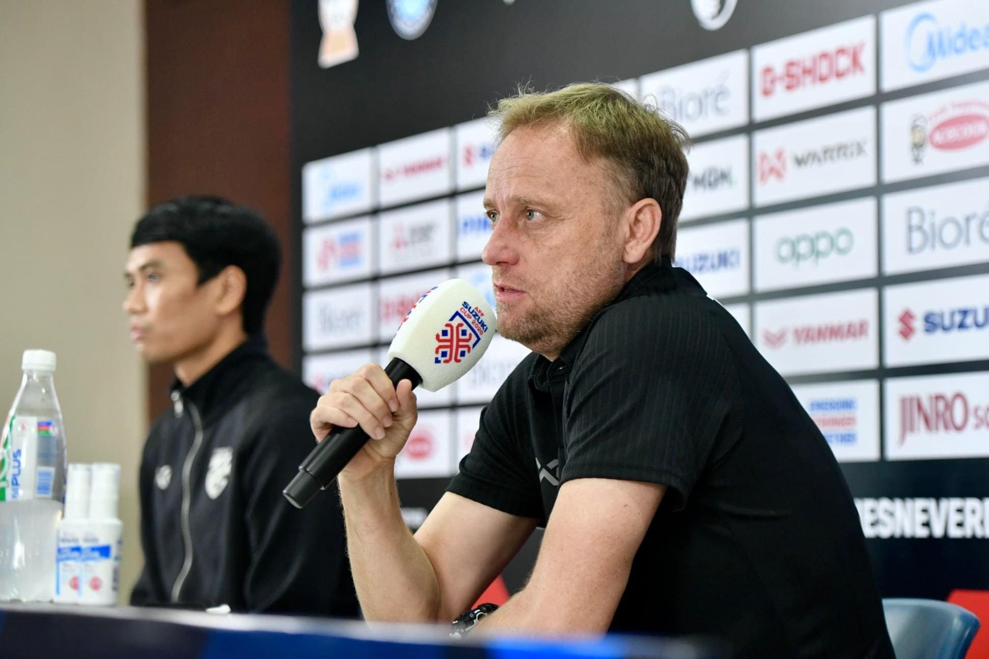 HLV tuyen Thai Lan: 'Chung toi se choi o dang cap cao nhat' hinh anh