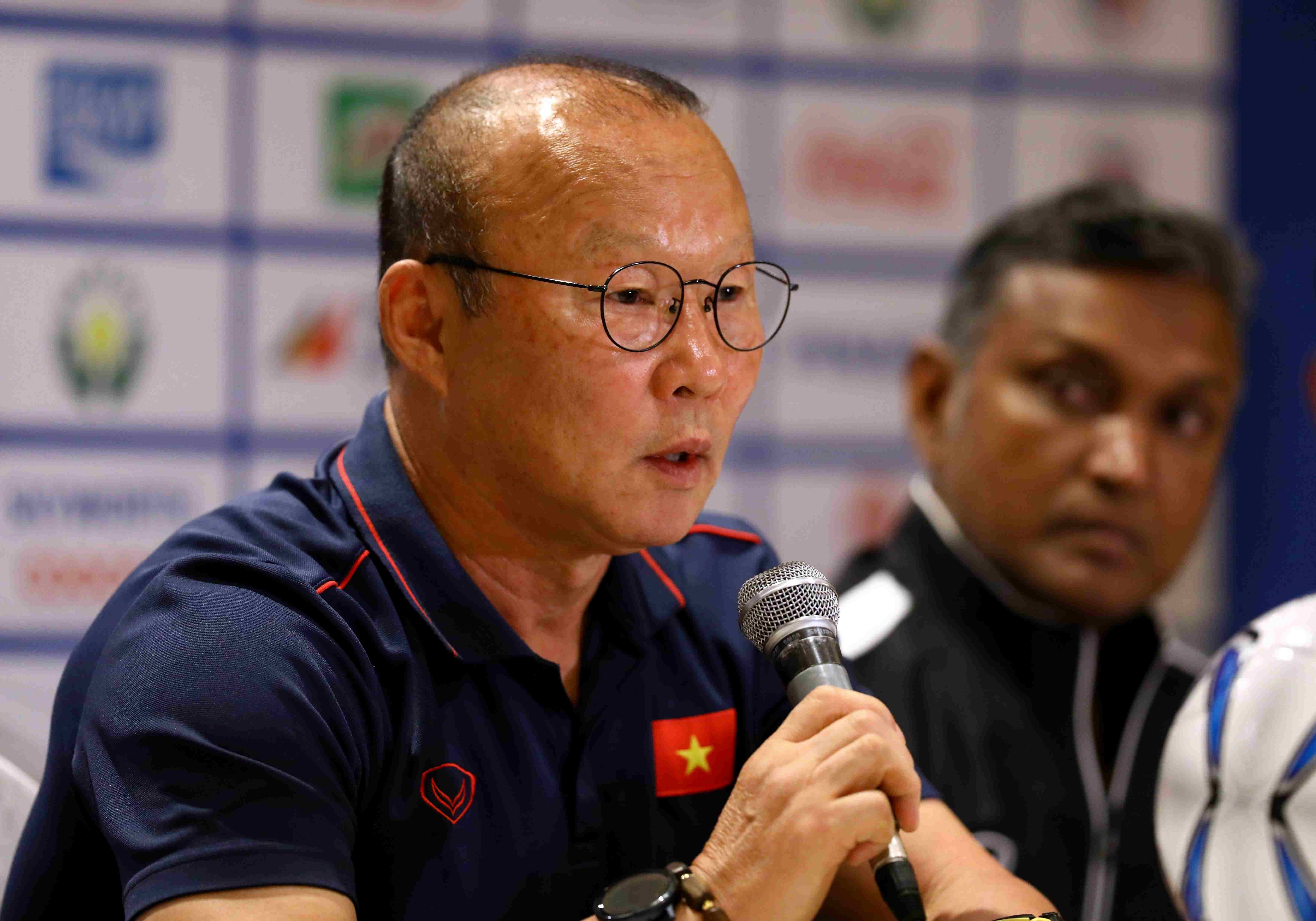 HLV Park: 'Hang thu cua tuyen Viet Nam van mac loi' hinh anh