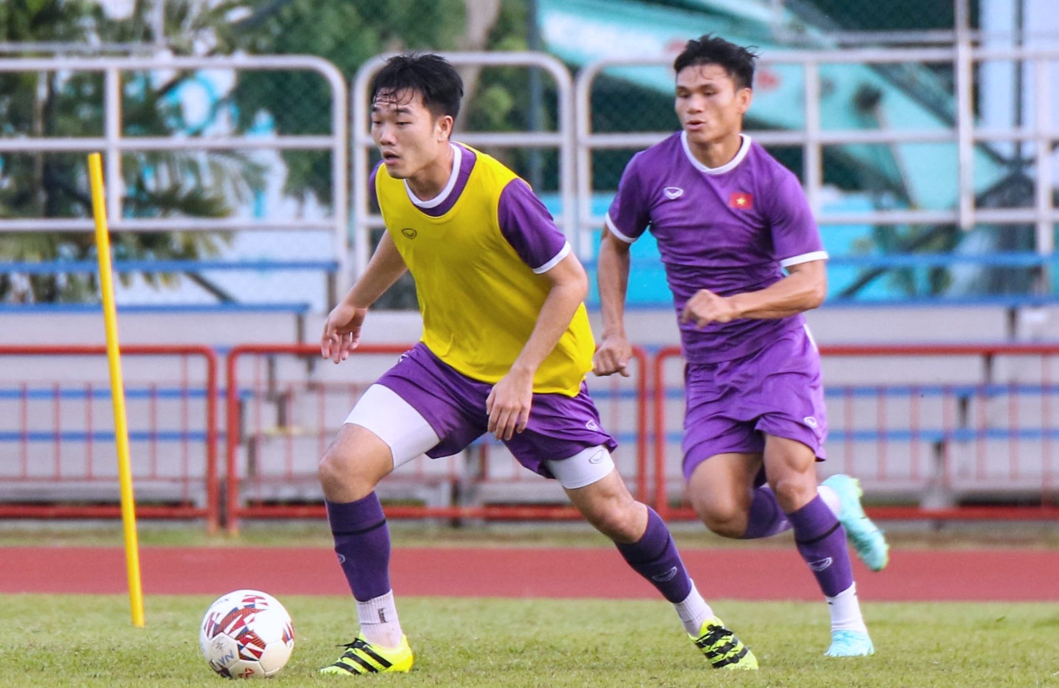 Tuyen Viet Nam tap choi don gian truoc Campuchia hinh anh