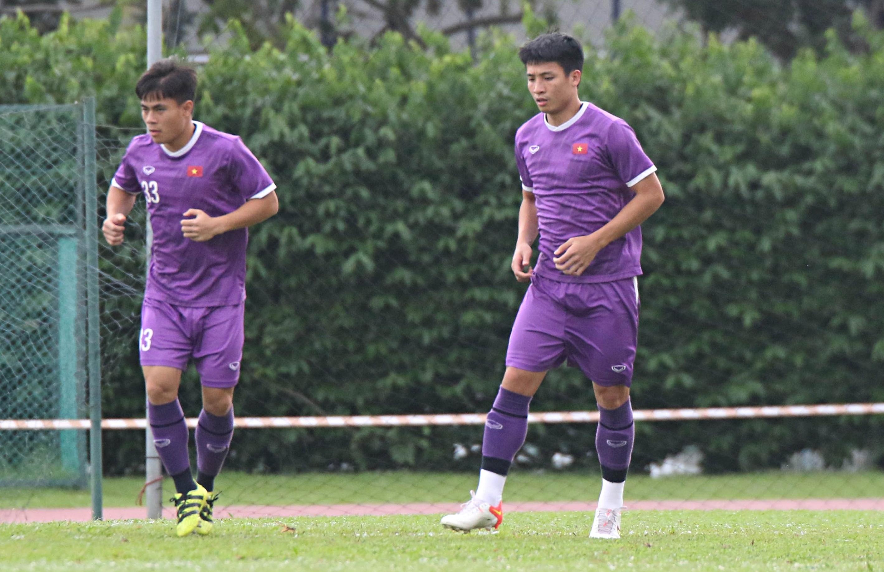 dinh trong,  bui tien dung tro lai truoc tran gap thai lan anh 2