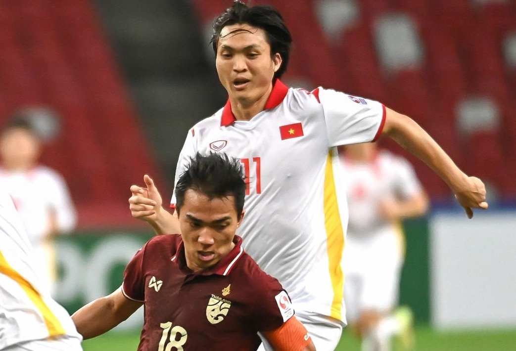 Vi sao Tuan Anh bi thay sau 13 phut? hinh anh