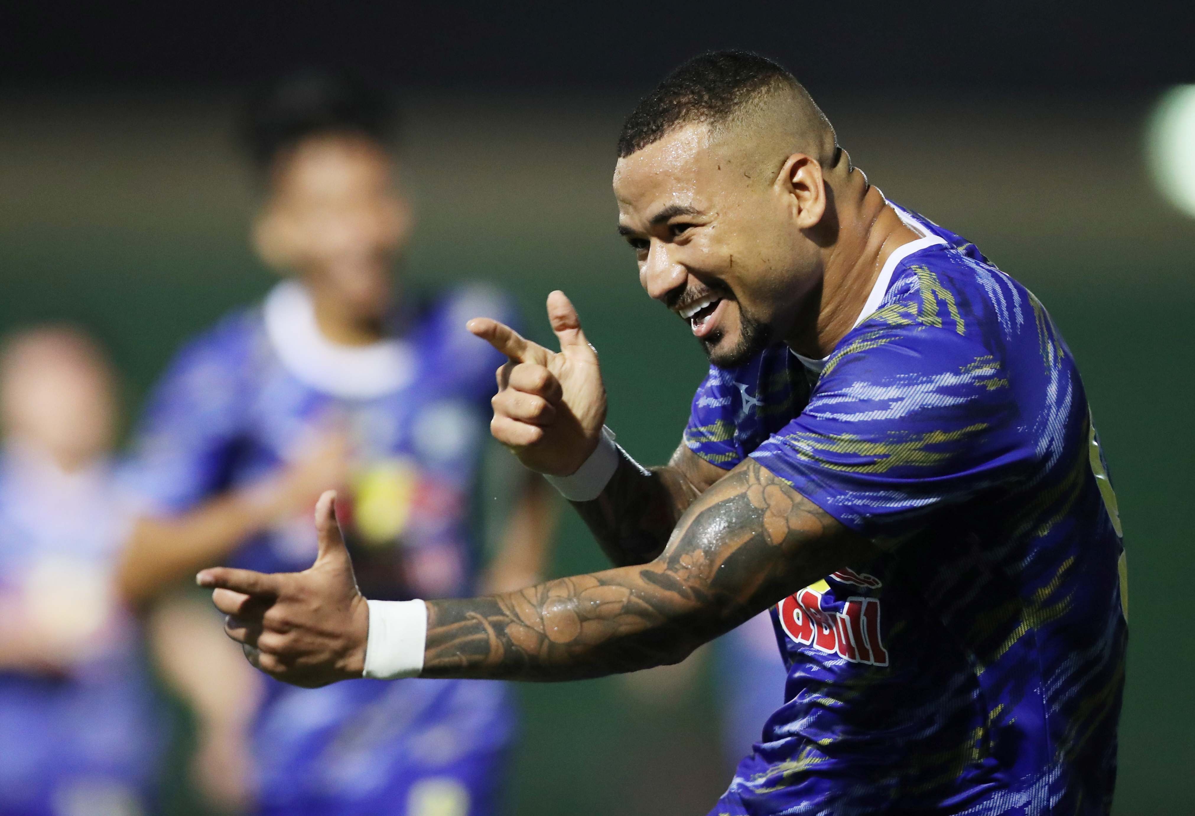 hagl vo dich cung kiatisuk anh 2