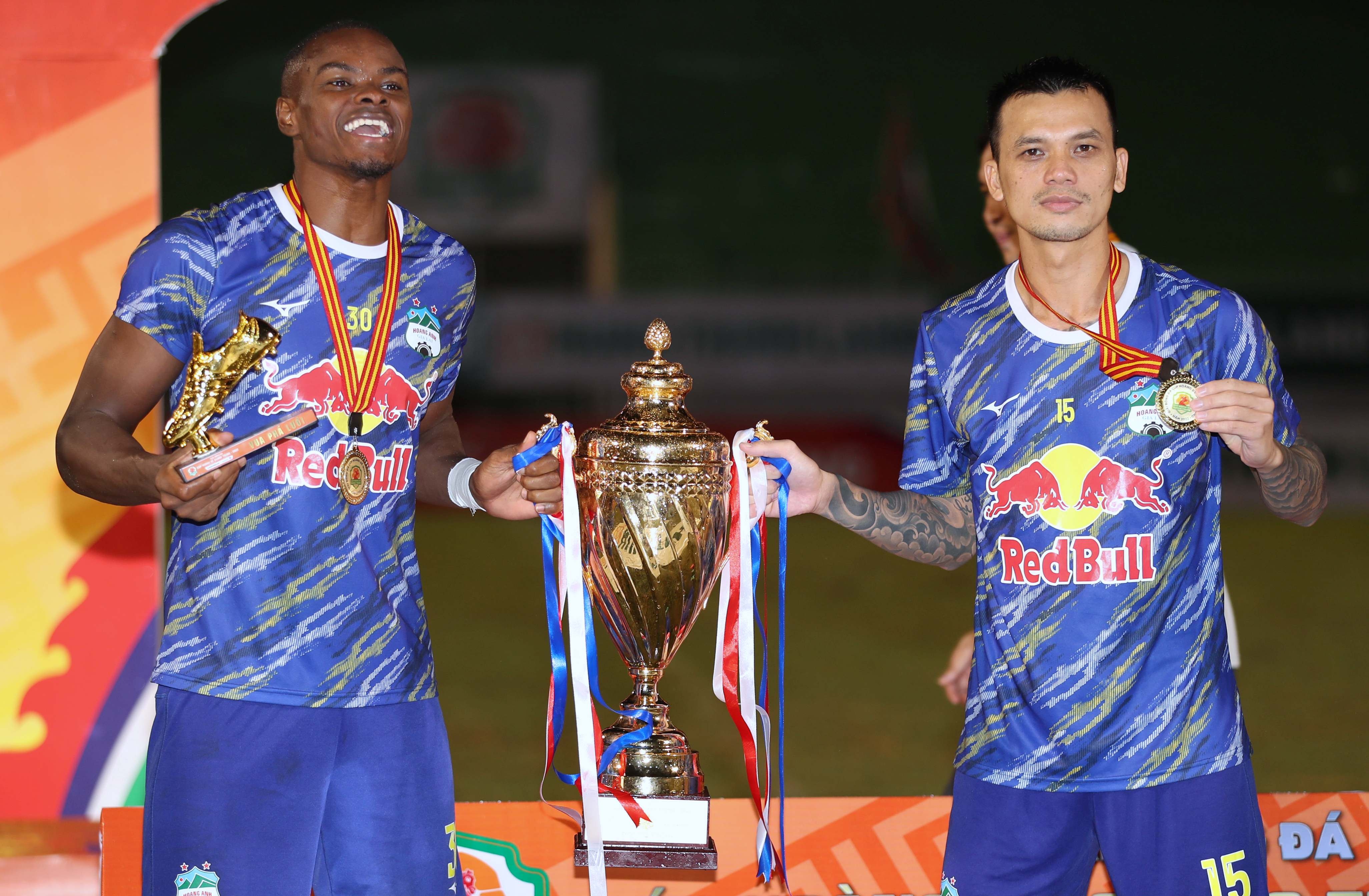 hagl vo dich cung kiatisuk anh 8