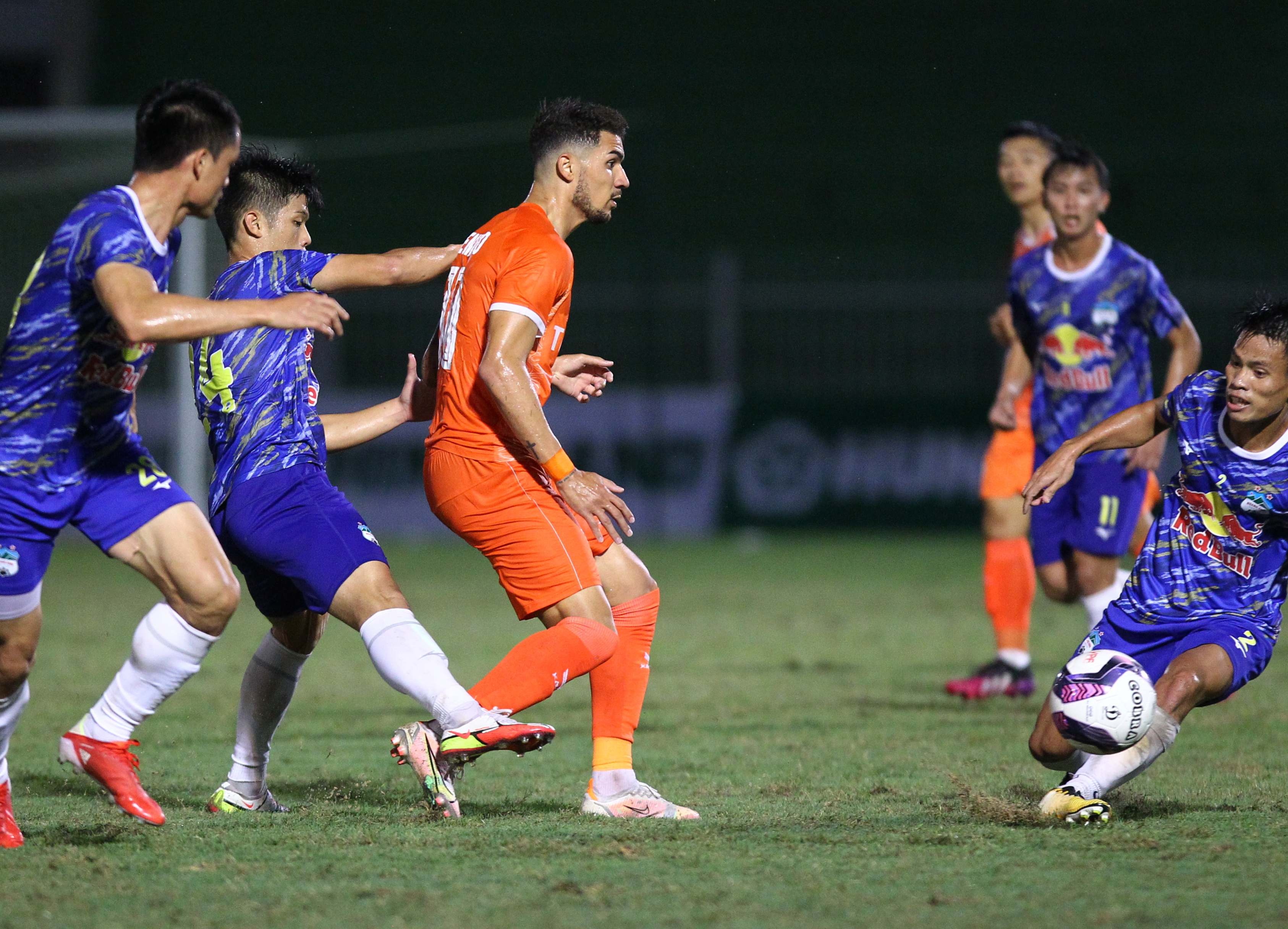 hagl vo dich cung kiatisuk anh 1