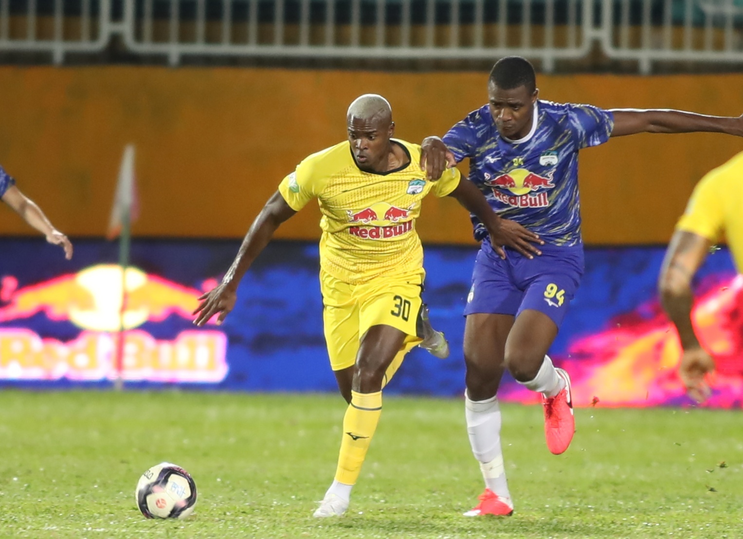 Kiatisuk thu quan HAGL ve Pleiku da noi bo hinh anh