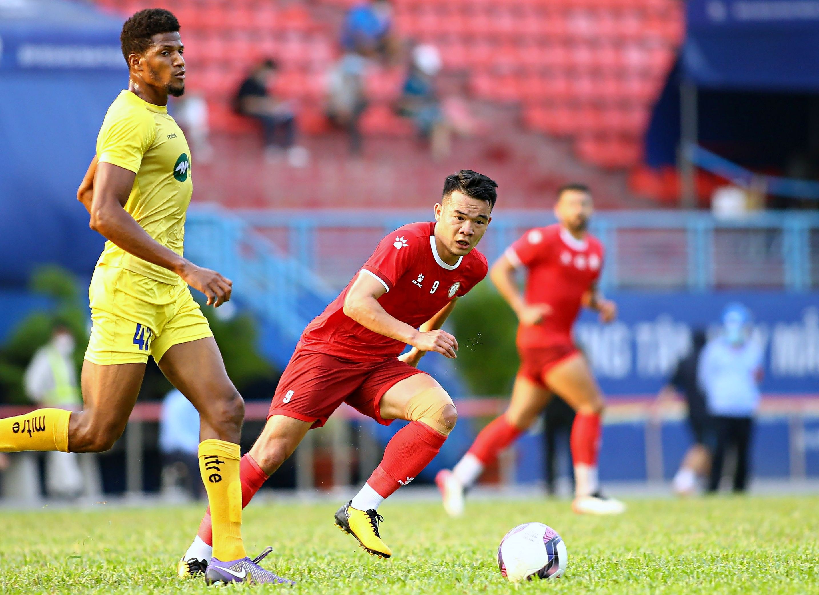 hoang thinh tro lai clb tphcm anh 1