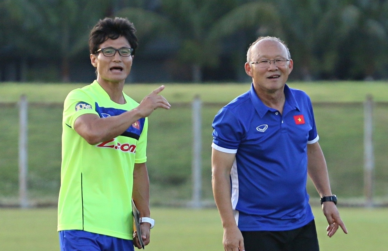 HLV Han: Cau thu Viet Nam kho choi bong o Han Quoc hinh anh