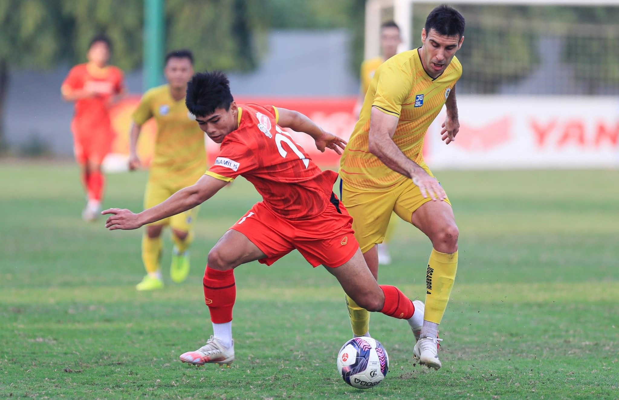 U23 Viet Nam tap huan o Binh Duong hinh anh