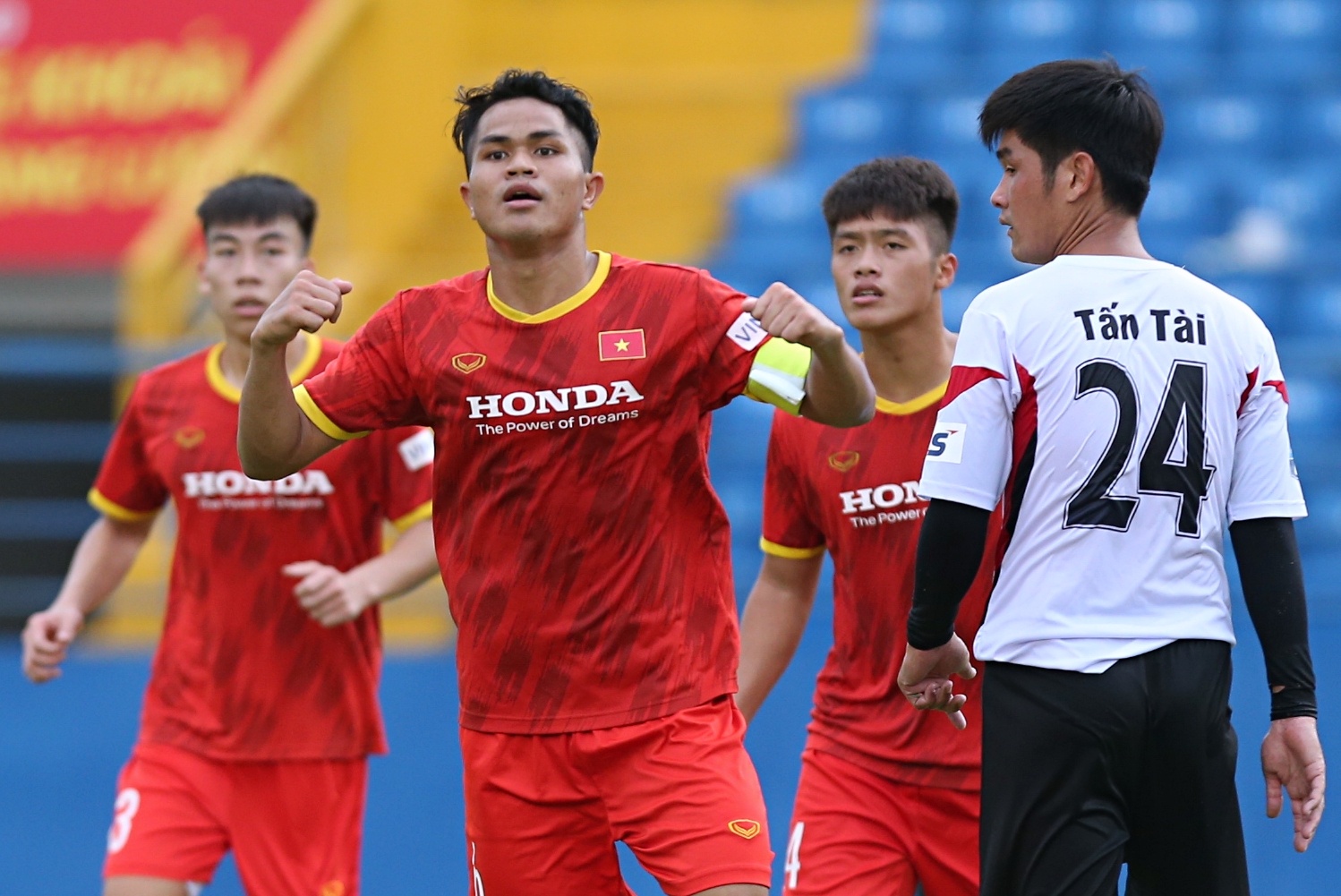 Dung Quang Nho lien tuc toa sang o U23 Viet Nam hinh anh