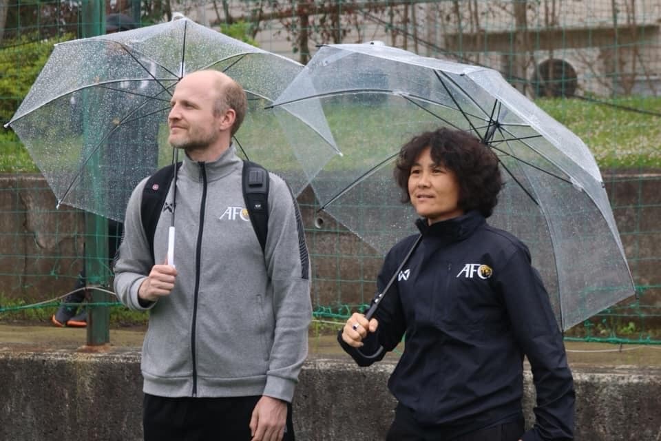 Nu HLV Viet Nam dau tien sap co bang Pro anh 1