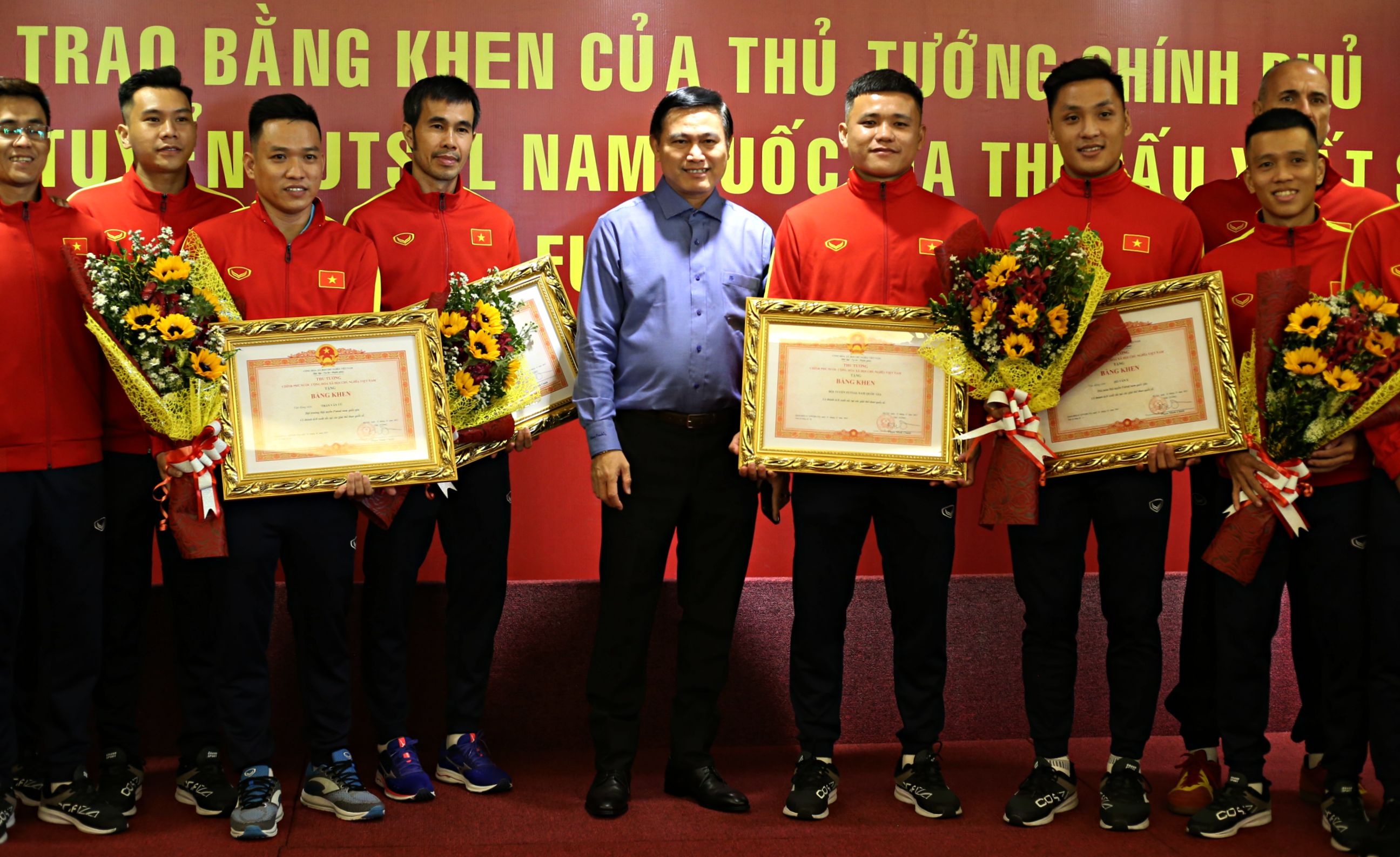 Futsal Viet Nam nhan bang khen cua Thu tuong anh 1