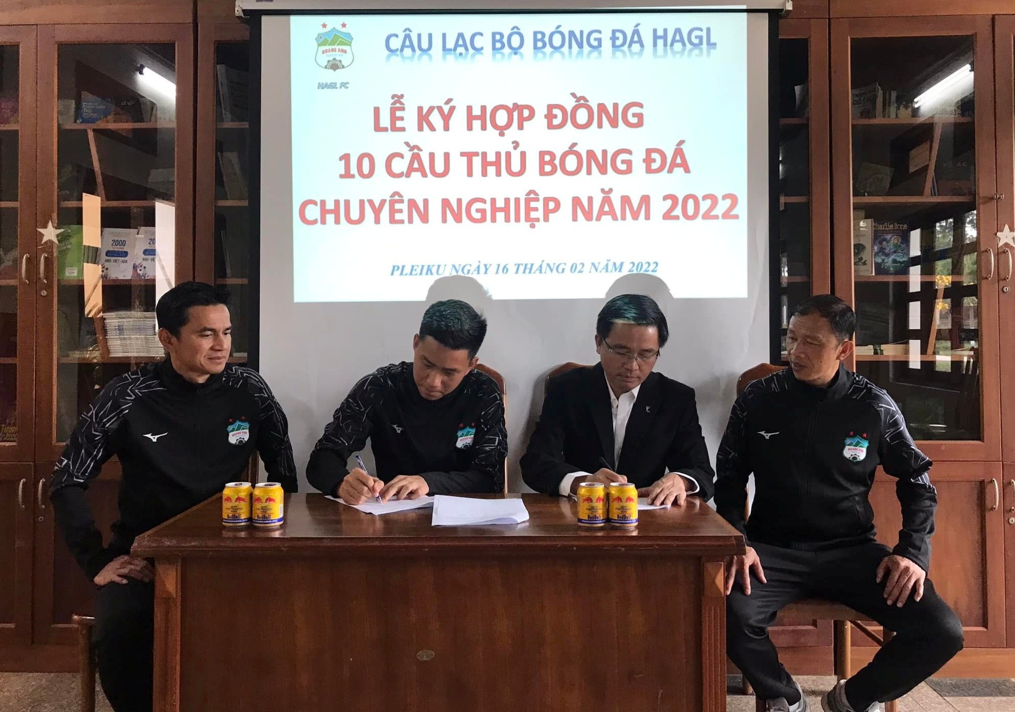 Kiatisuk ky cung luc 10 cau thu cho HAGL anh 1