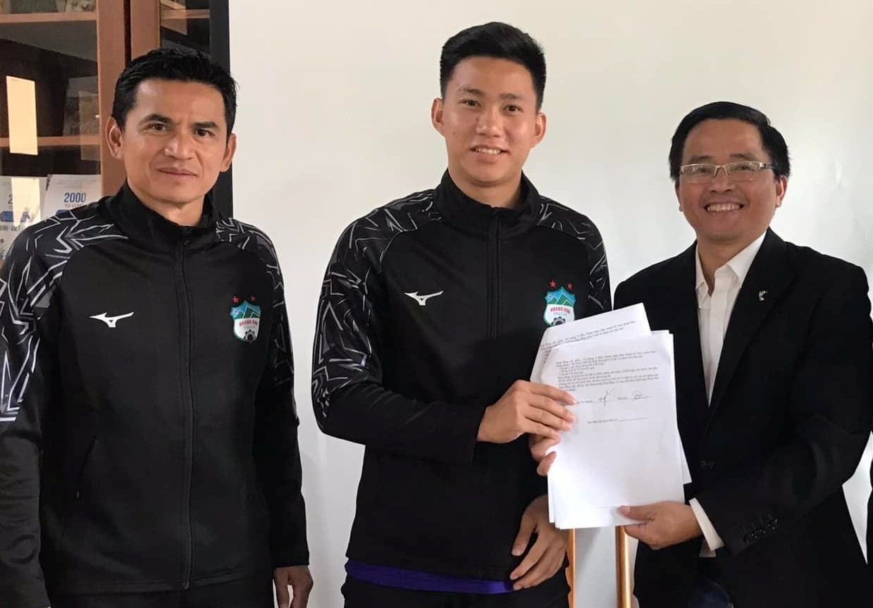 Kiatisuk bo sung 10 cau thu cho HAGL hinh anh