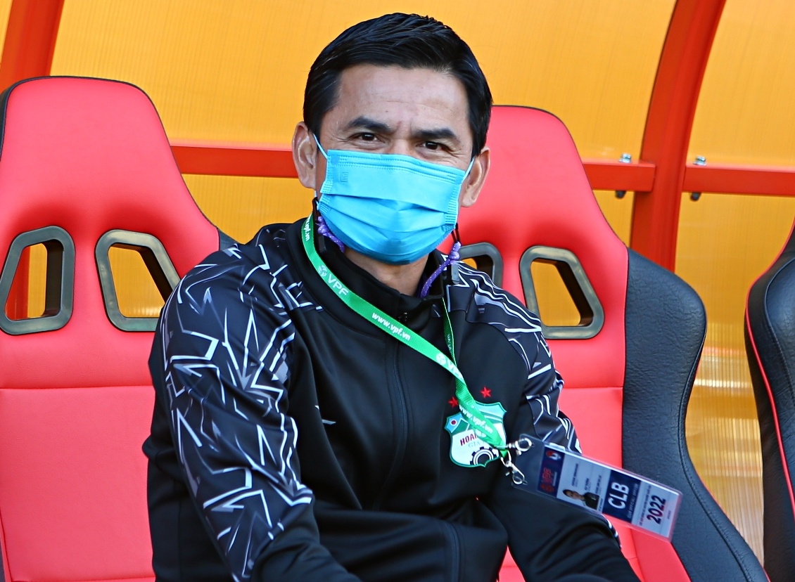 Kiatisuk so cau thu HAGL chan bong da hinh anh