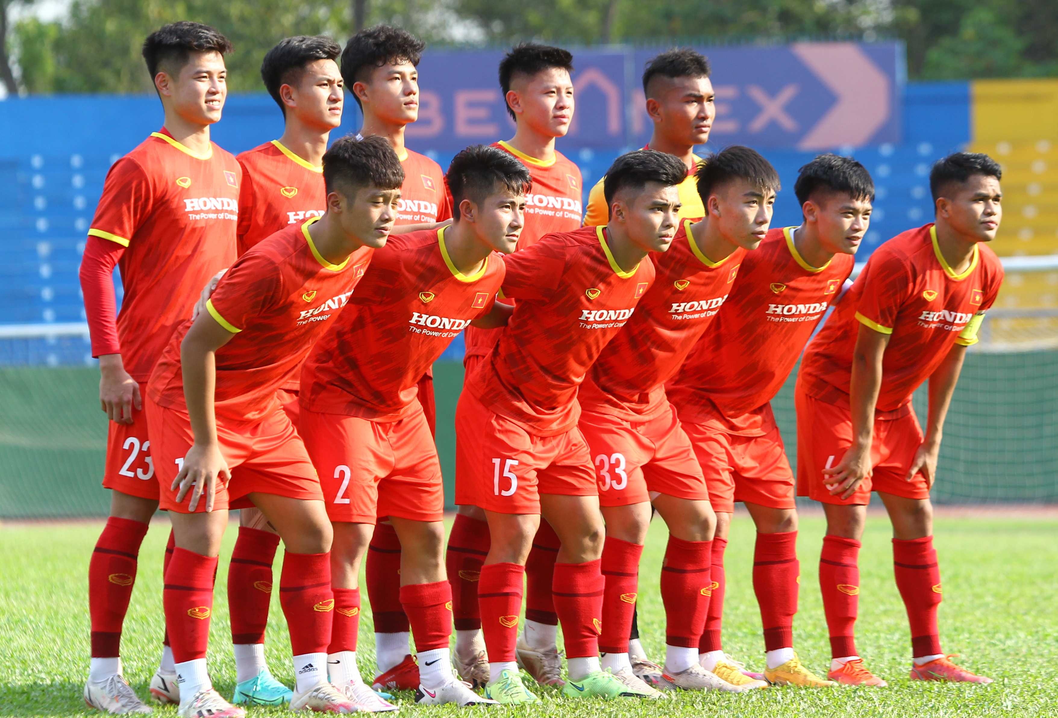 Them mot ca nghi mac Covid-19, U23 Viet Nam con 13 cau thu hinh anh