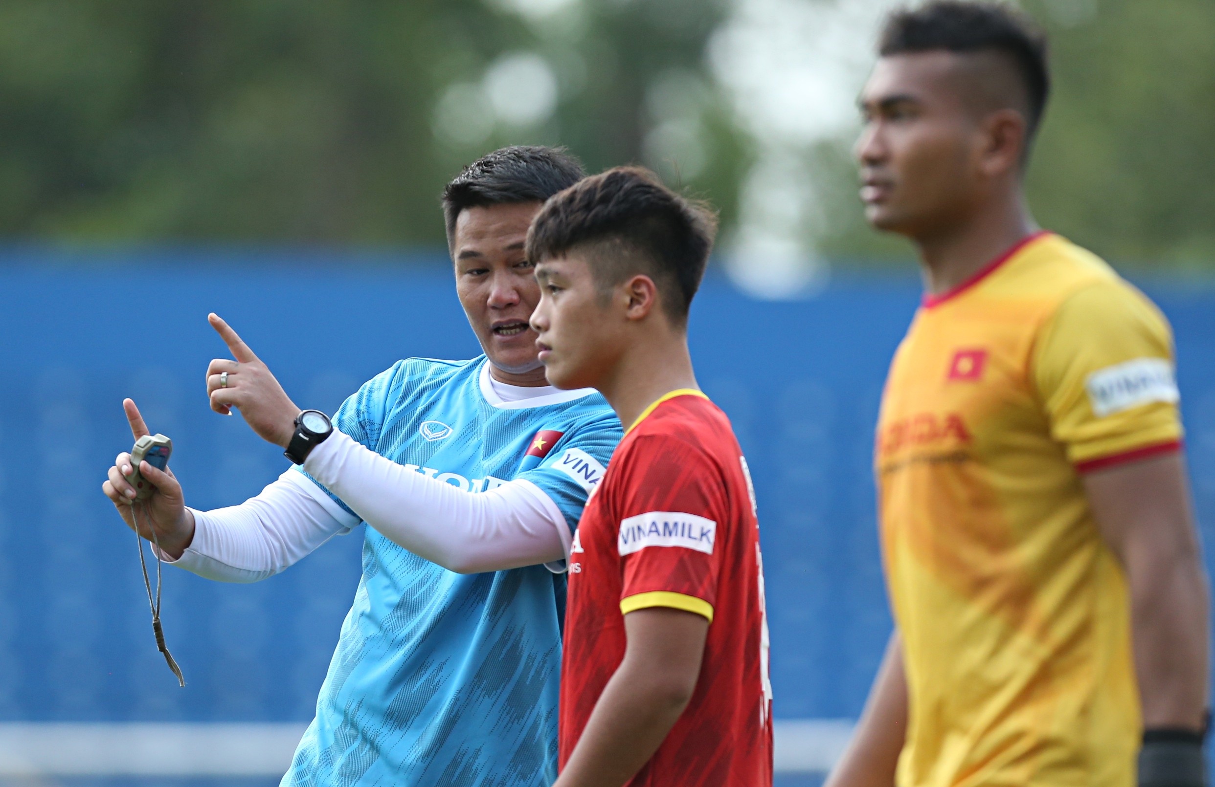 Giai U23 DNA cho thay den 10 cau thu nhiem Covid-19 anh 1