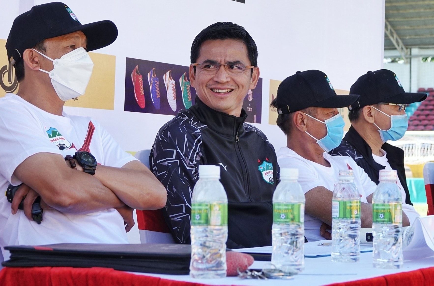 HLV Kiatisuk tuyen duoc 16 tai nang tre cho HAGL hinh anh