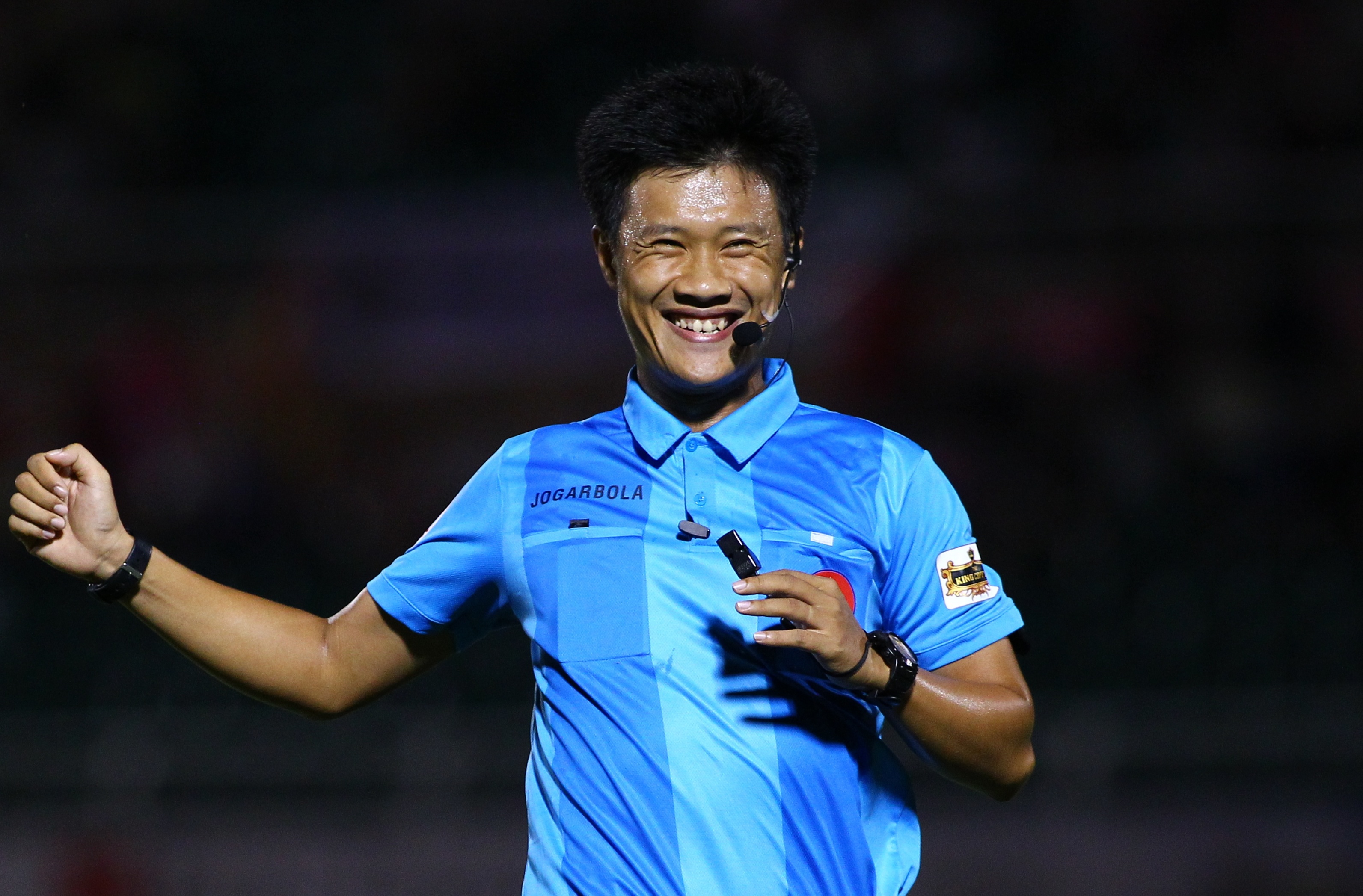 V.League 2022 co them mot trong tai FIFA hinh anh