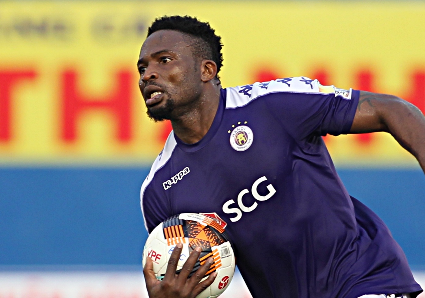 CLB Ha Noi dang ky Oseni cho V.League 2022 hinh anh