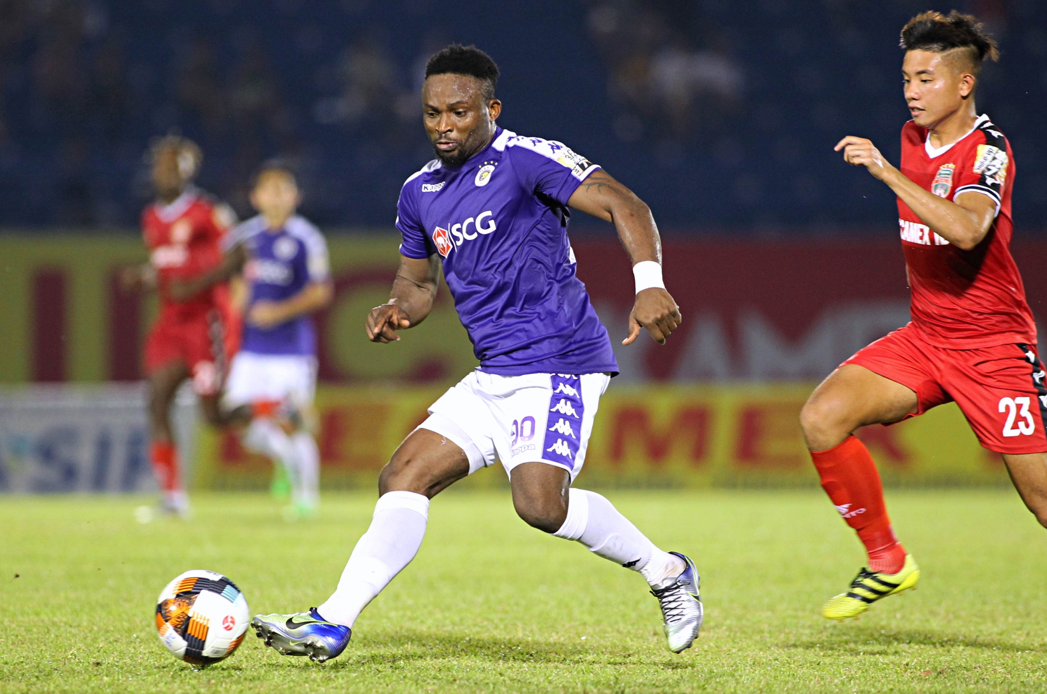 CLB Ha Noi dang ky Oseni cho V.League 2022 anh 1