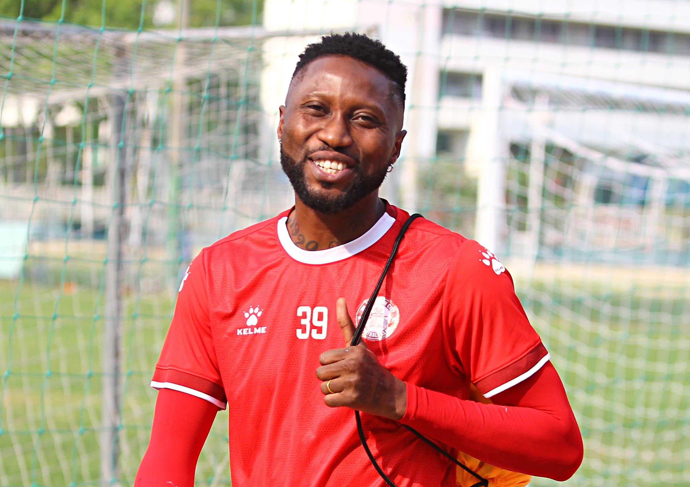 Samson lap sieu pham trong tran thua SLNA hinh anh