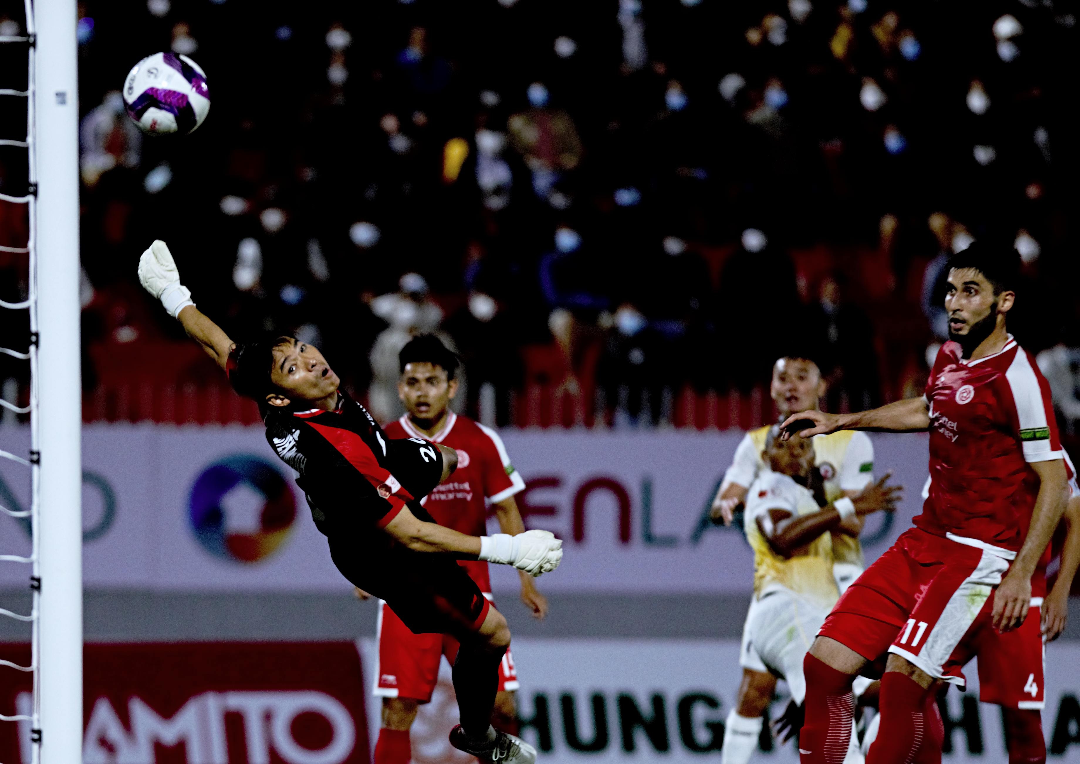 Nguyen Manh khien doi thu than phuc pha cuu thua anh 4