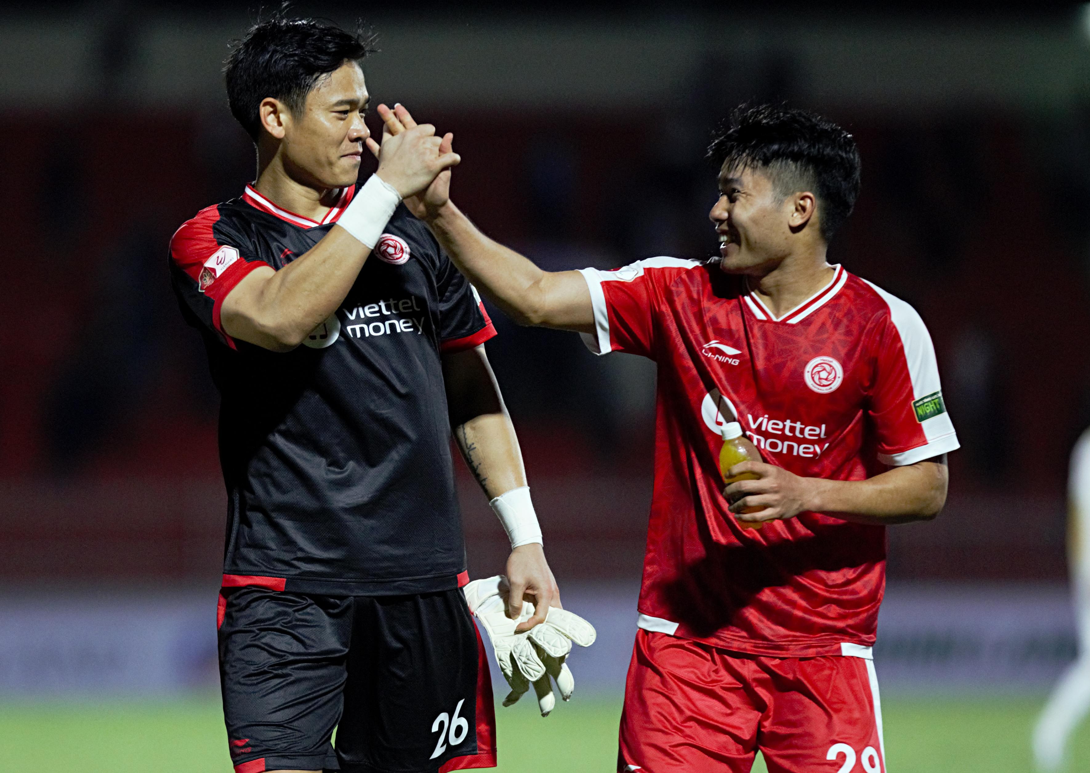 Thu mon Nguyen Manh van bi sung va tran dich dau goi anh 1