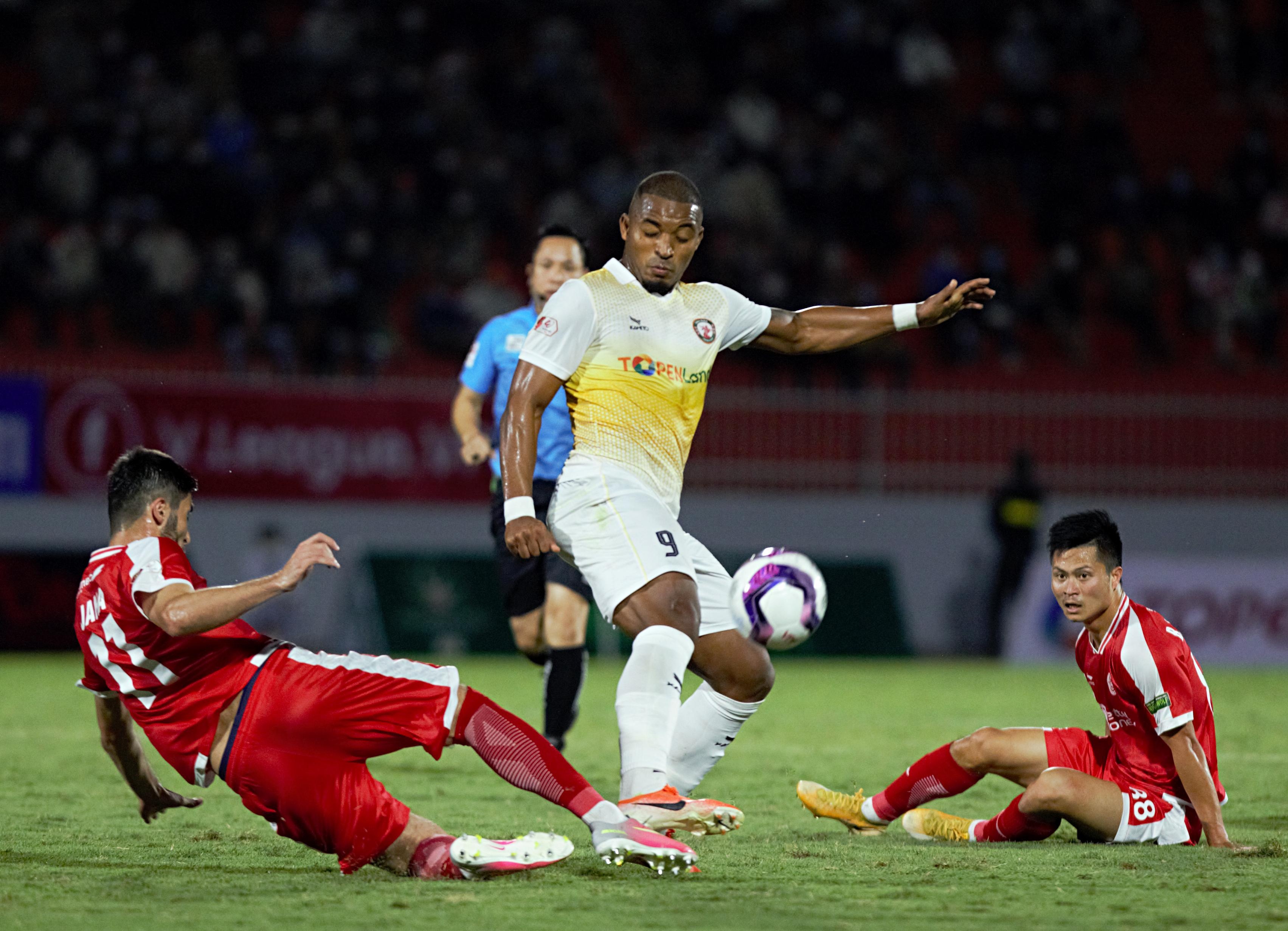 Nguyen Manh khien doi thu than phuc pha cuu thua anh 8