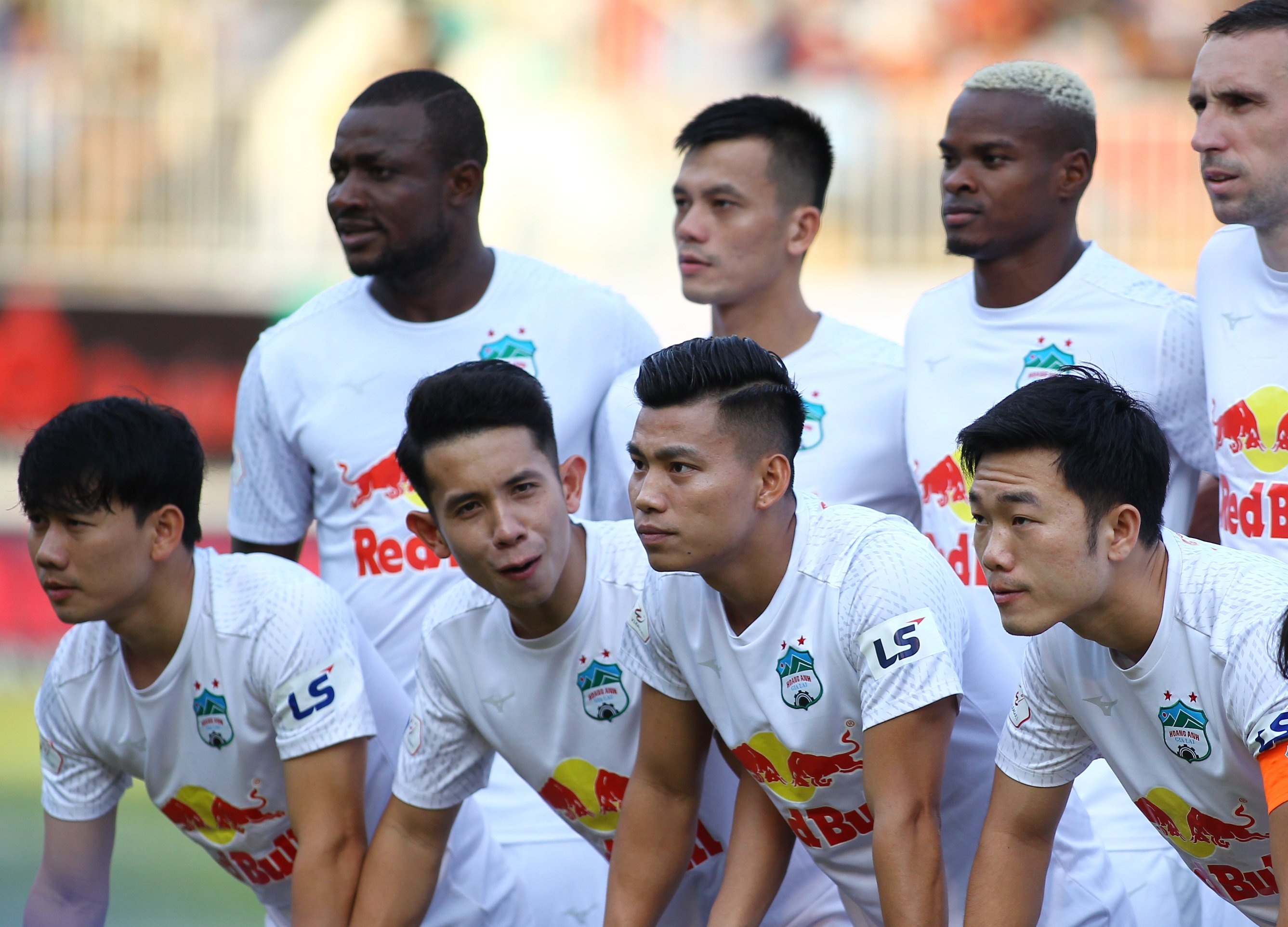 Kiatisuk mat mot tru cot truoc tran gap CLB Ha Tinh hinh anh