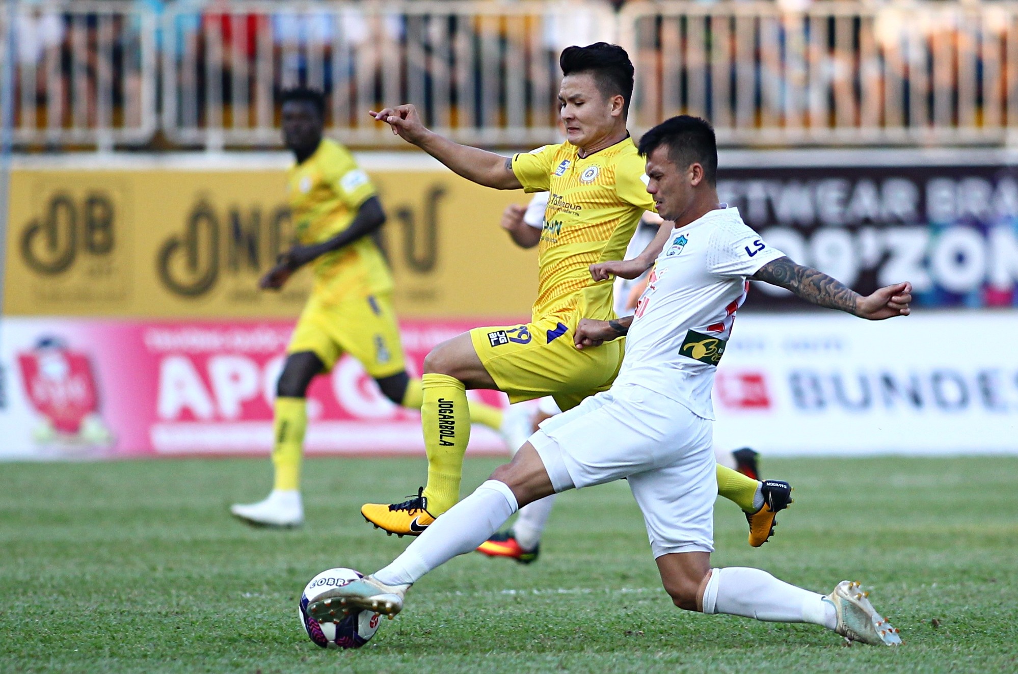 Kiatisuk mat mot tru cot truoc tran gap CLB Ha Tinh anh 1