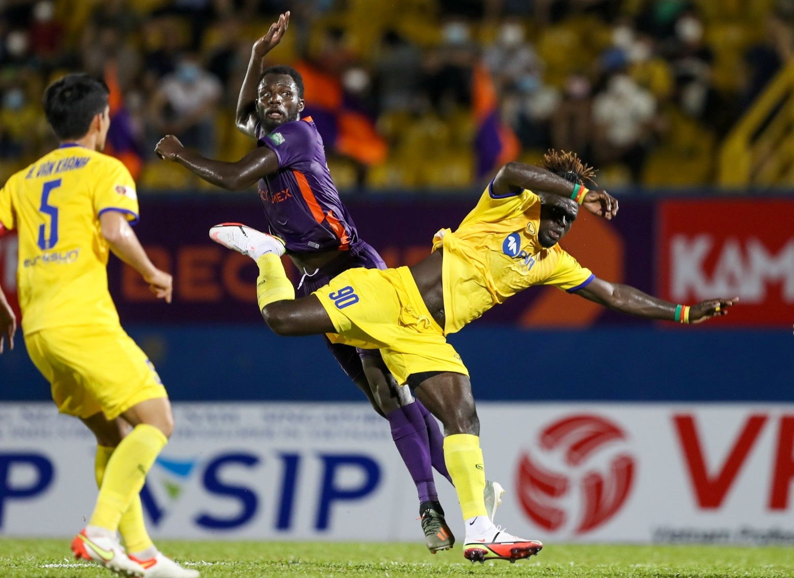 CLB Binh Duong dot ngot doi ngoai binh anh 1