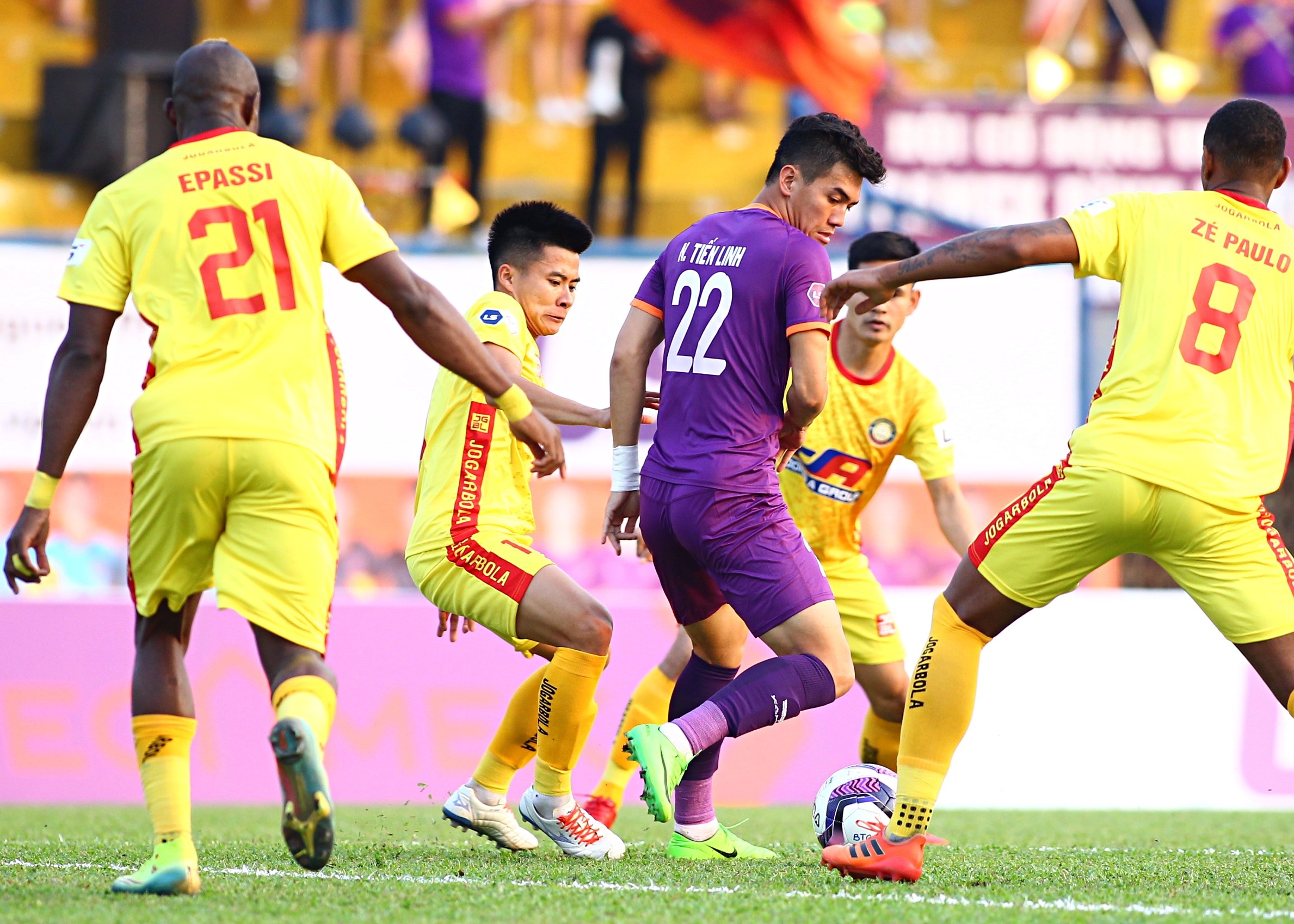 Tien Linh ket lieu CLB Thanh Hoa anh 1